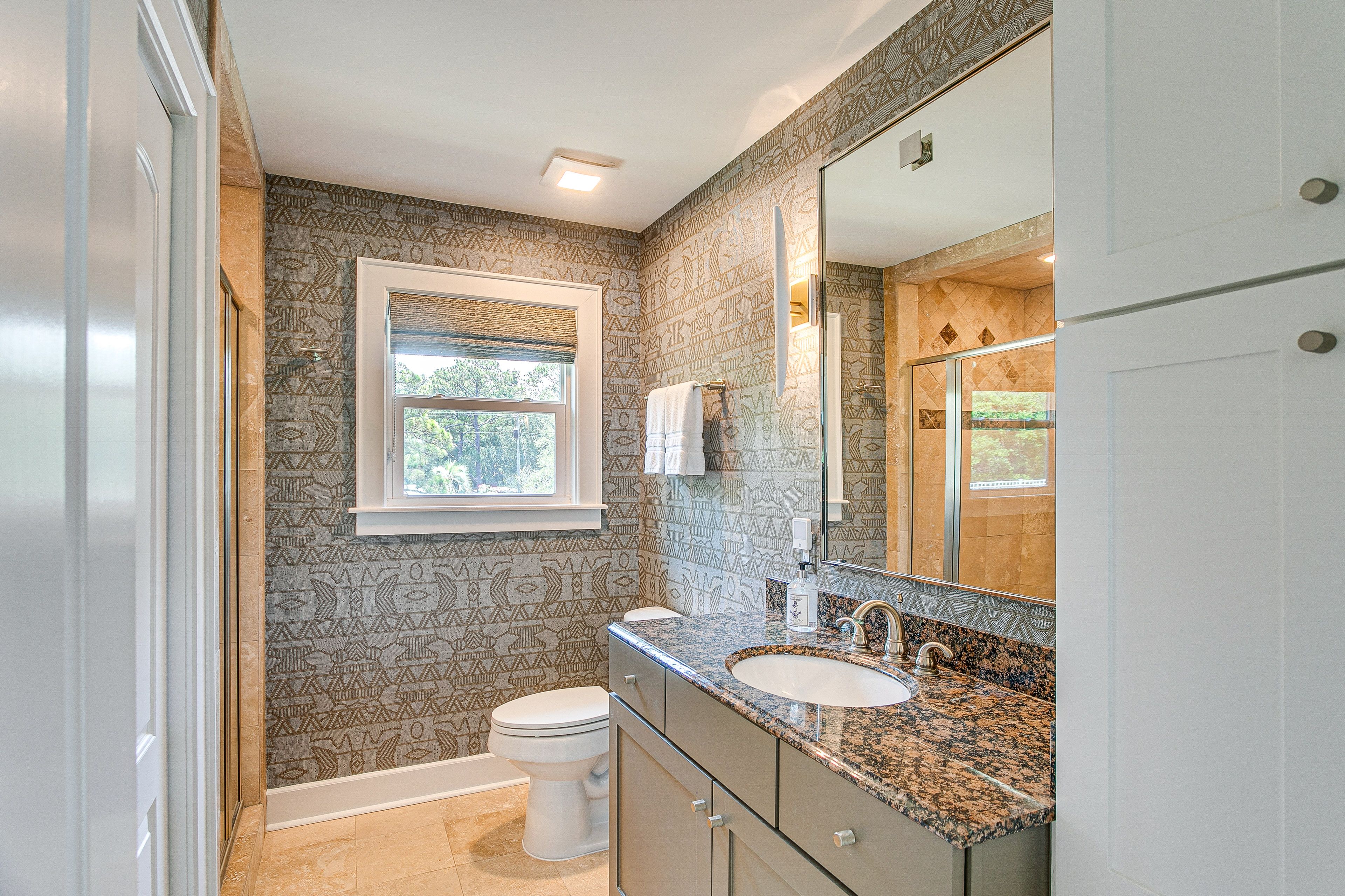 Full Bathroom | 2nd Floor