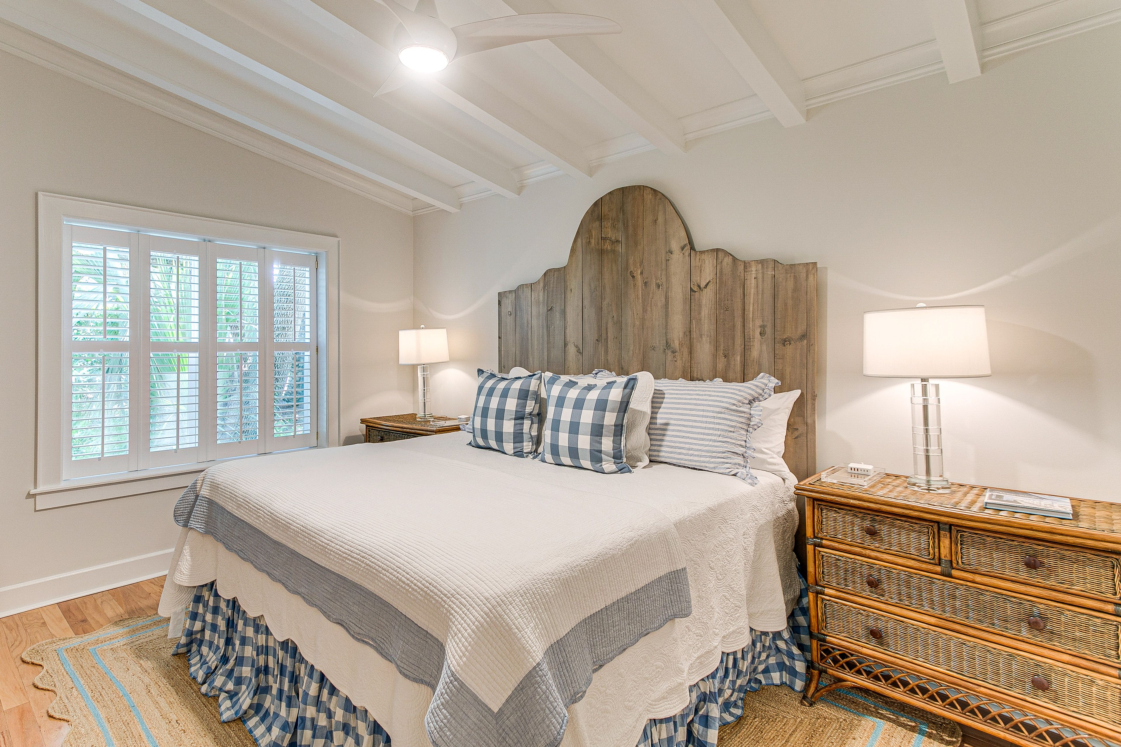 Bedroom 2 | King Bed | Smart TV | 1st Floor