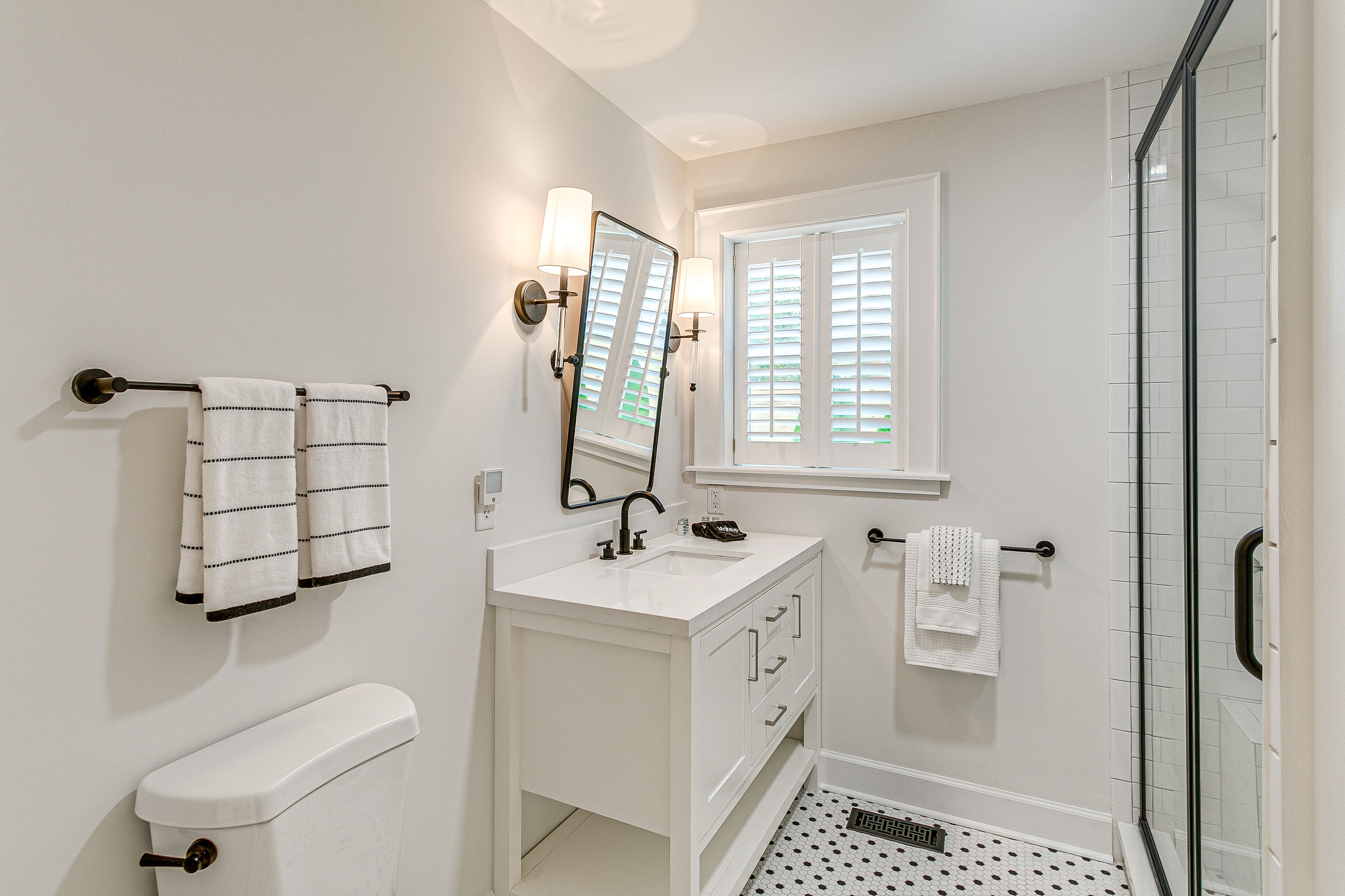 Full Bathroom | 1st Floor
