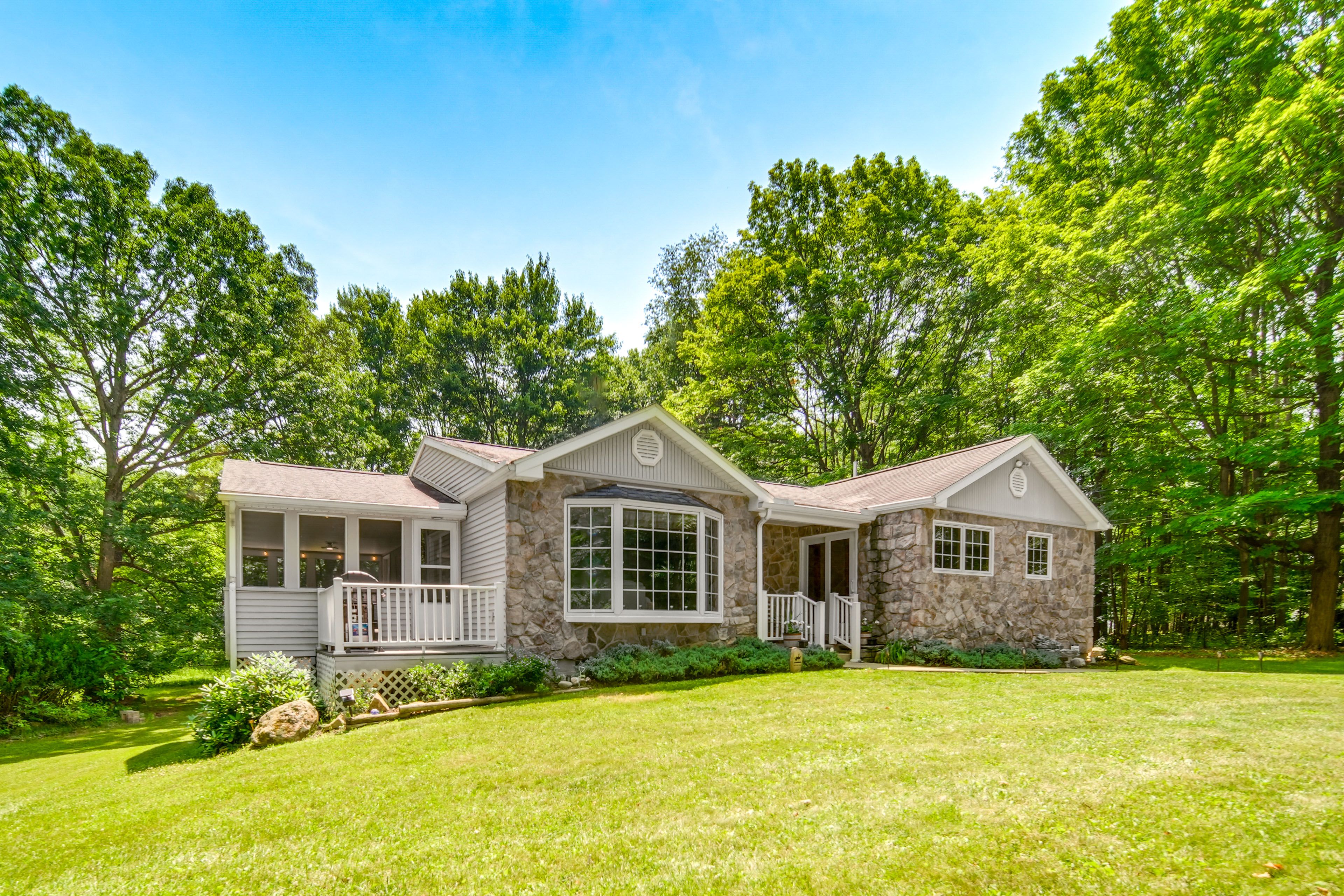 Espyville Vacation Rental | 3BR | 2BA | 1,500 Sq Ft | Steps Required