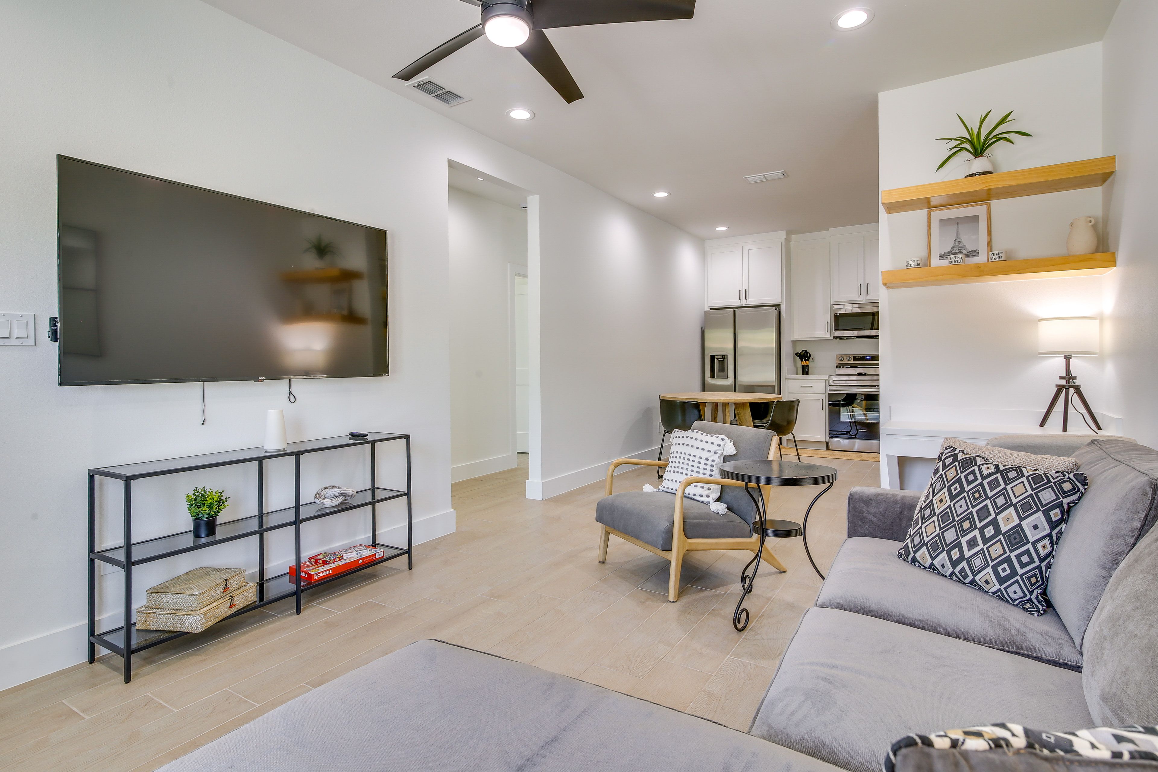 Living Room | Free WiFi | Central Heating & A/C | Smart TV | Queen Sleeper Sofa