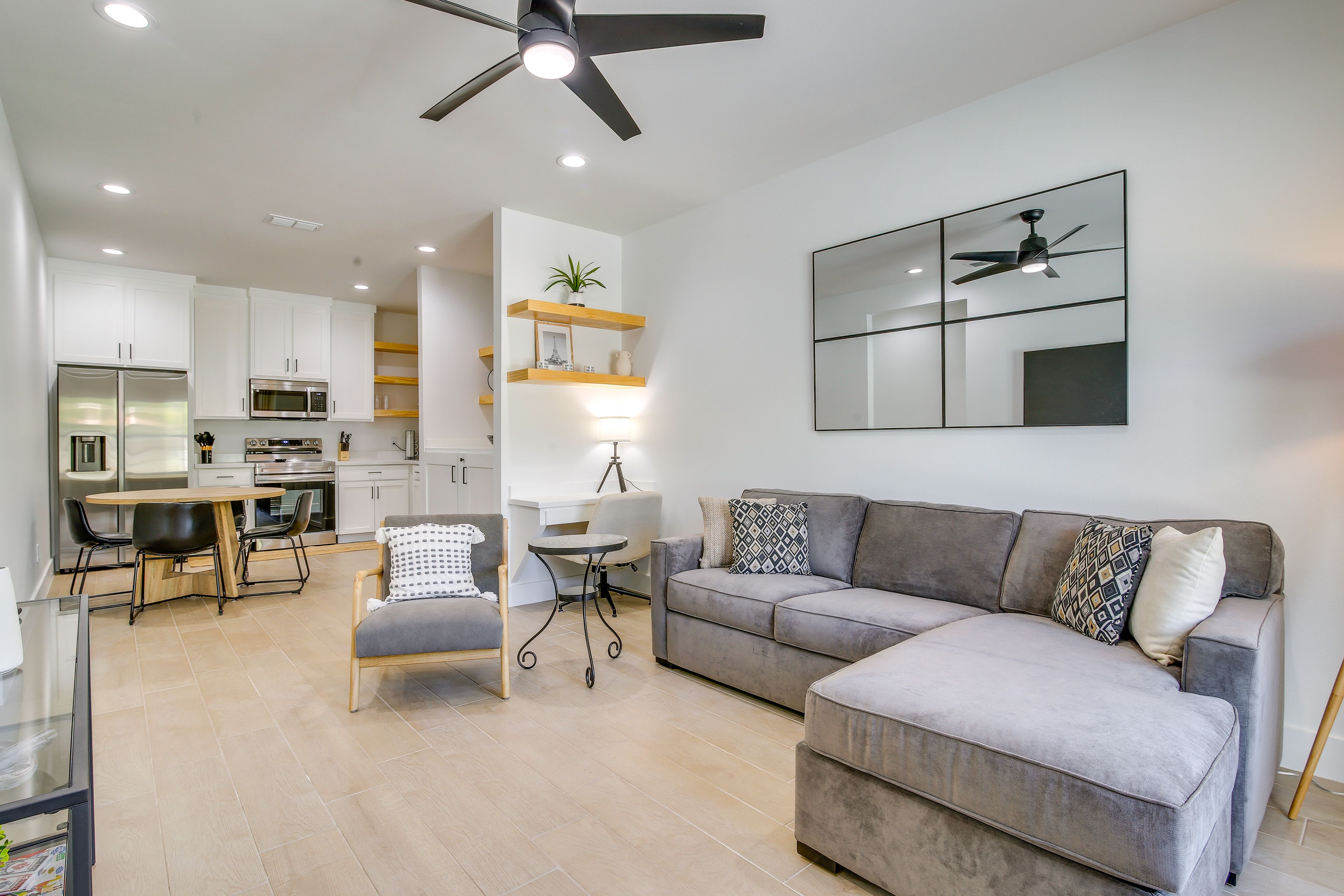 Brownsville Vacation Rental | 2BR | 1BA | 1,000 Sq Ft | Half Step to Enter