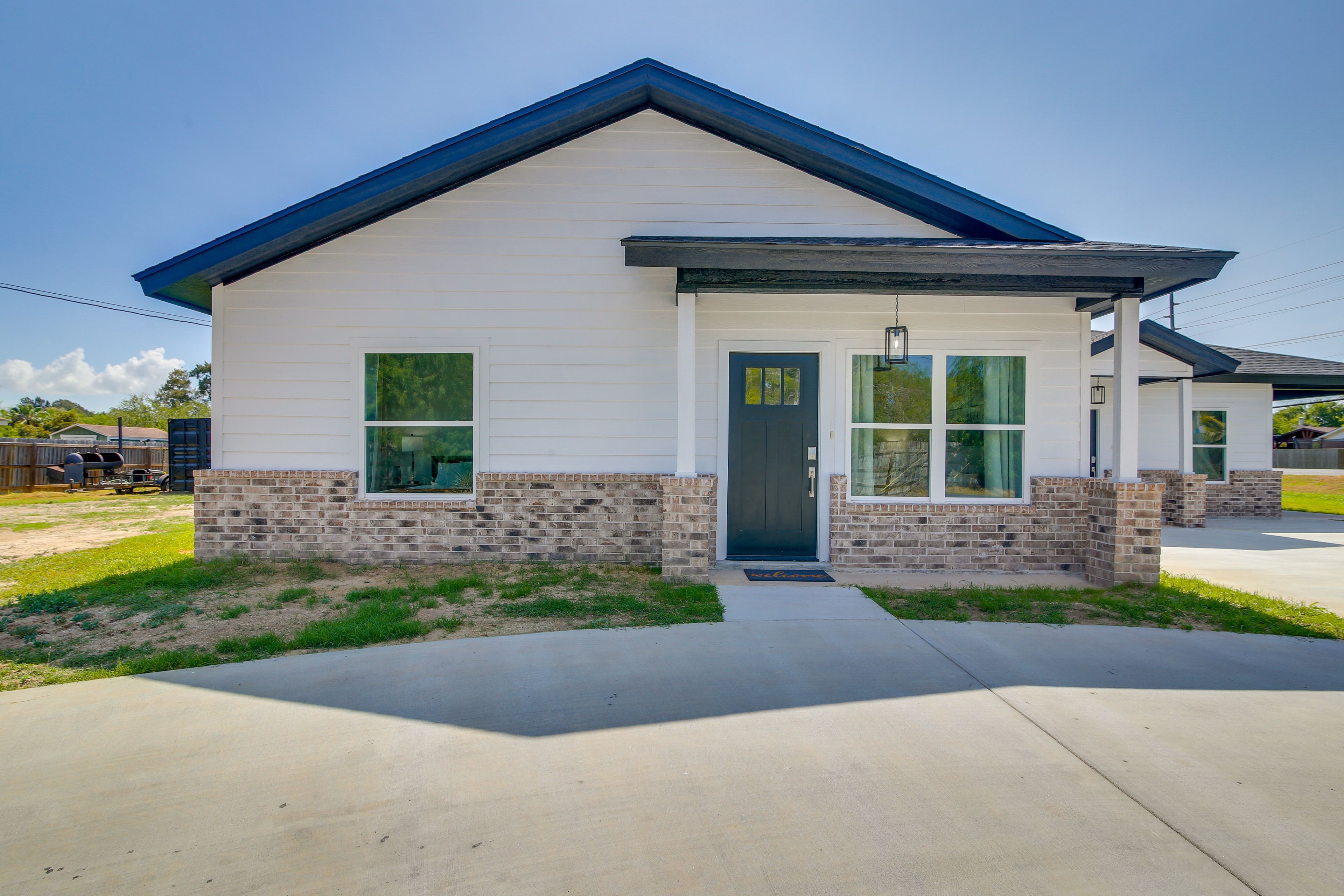 Exterior | Parking | Driveway (2 Vehicles)