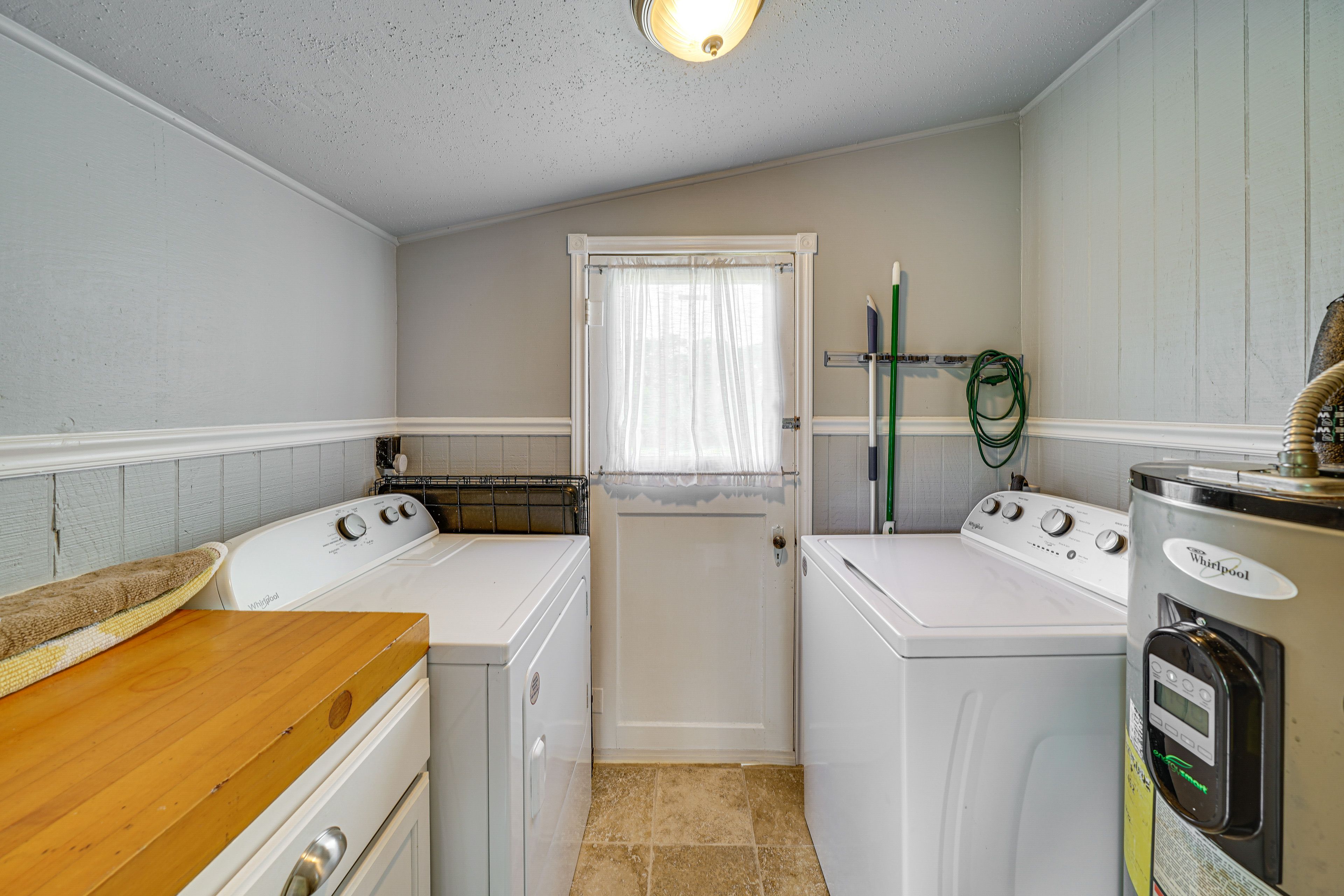 Laundry Room | Washer & Dryer