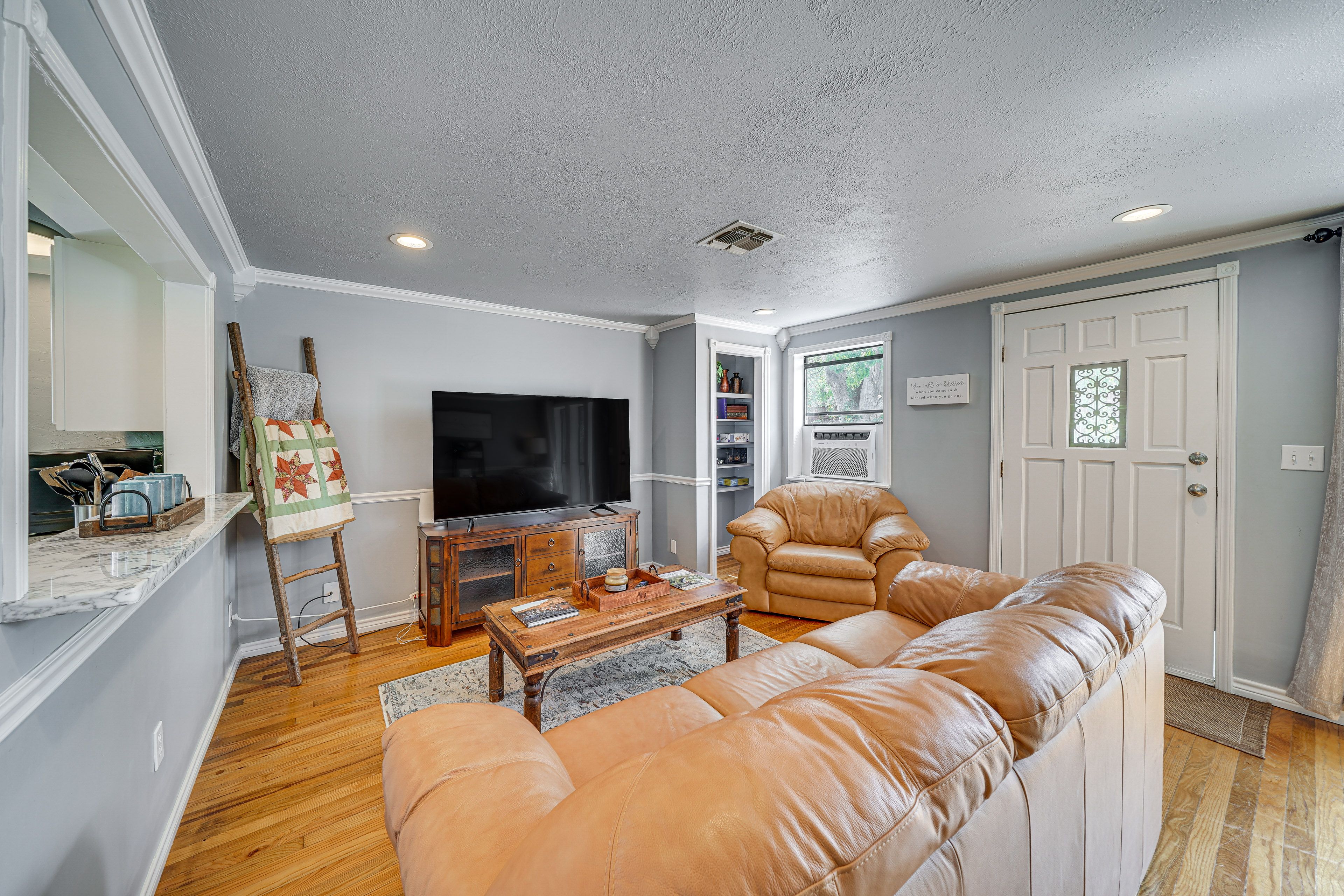 Living Room | Free WiFi | Smart TV | Single-Story Property