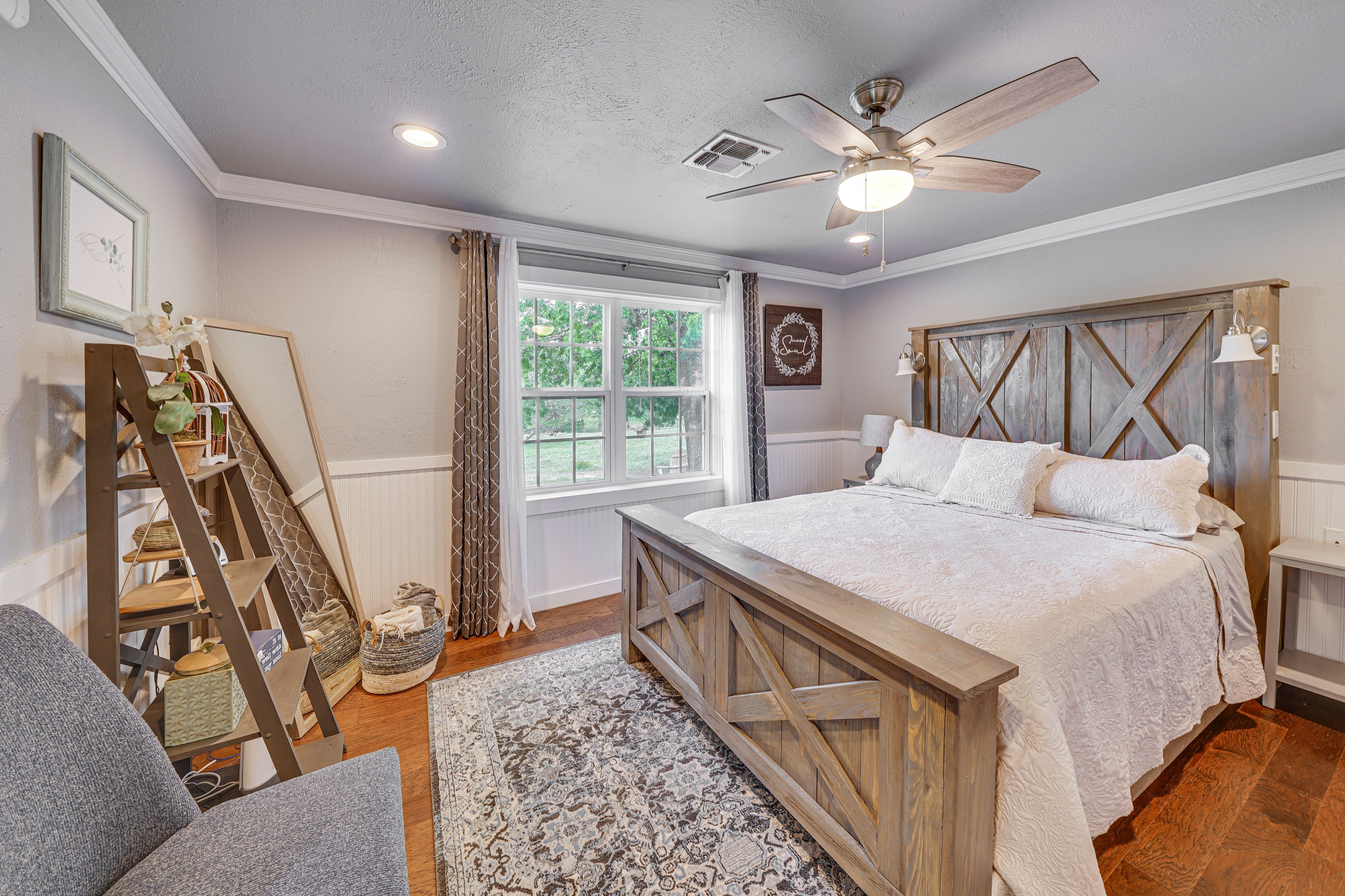 Bedroom 1 | Queen Bed | Linens Provided