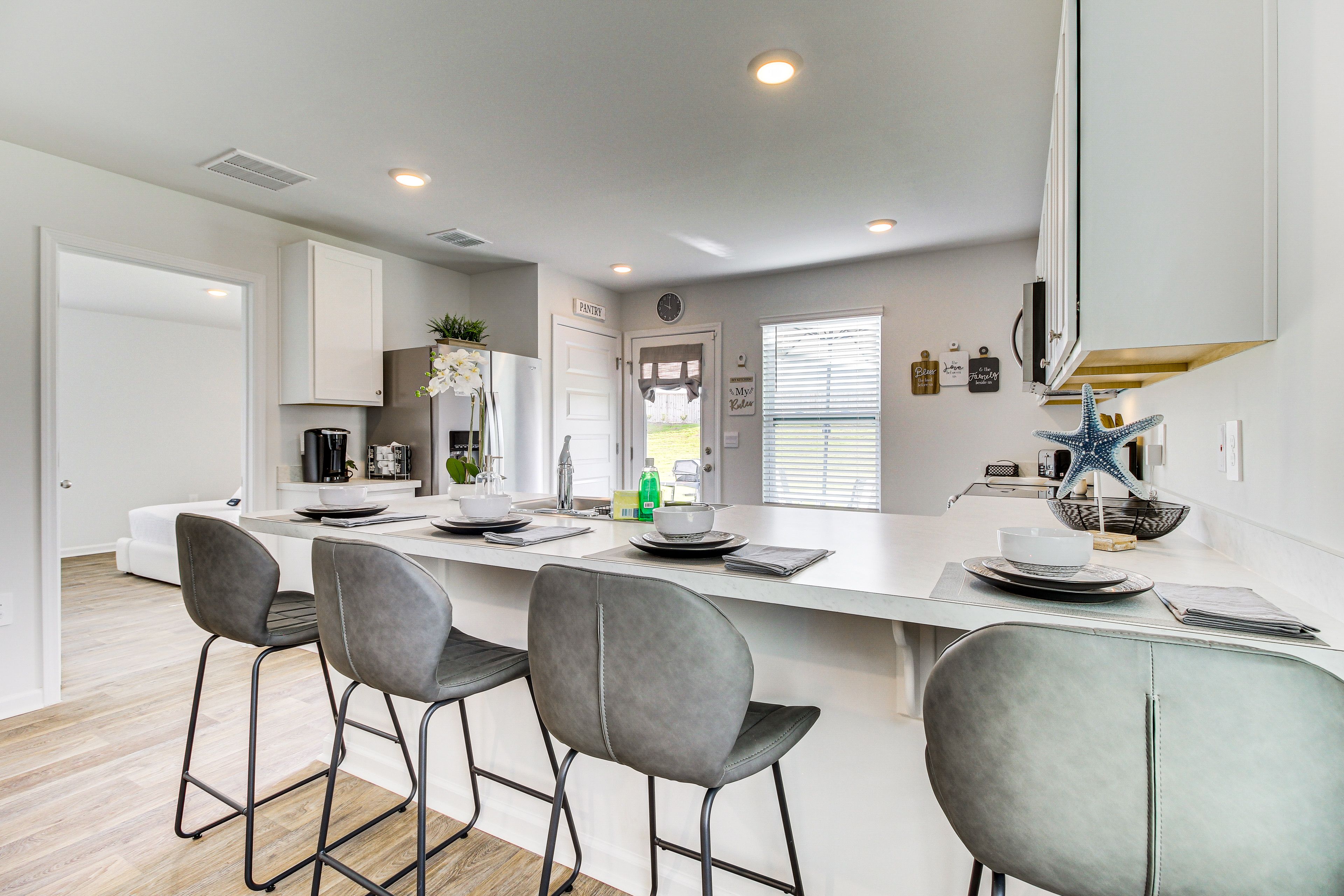 Kitchen | Single-Serve Coffee Maker | Toaster