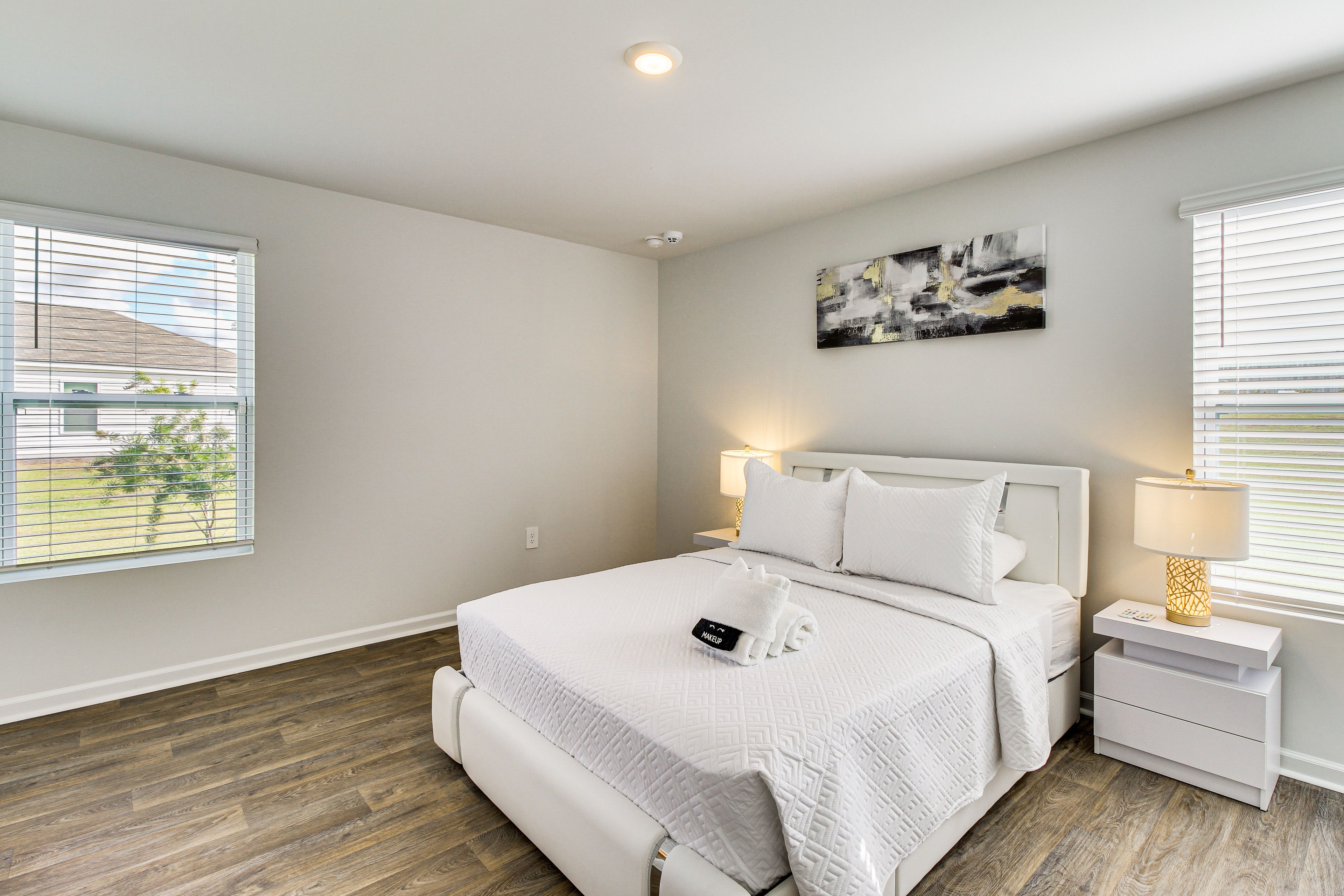 Bedroom 1 | Queen Bed | En-Suite Bathroom