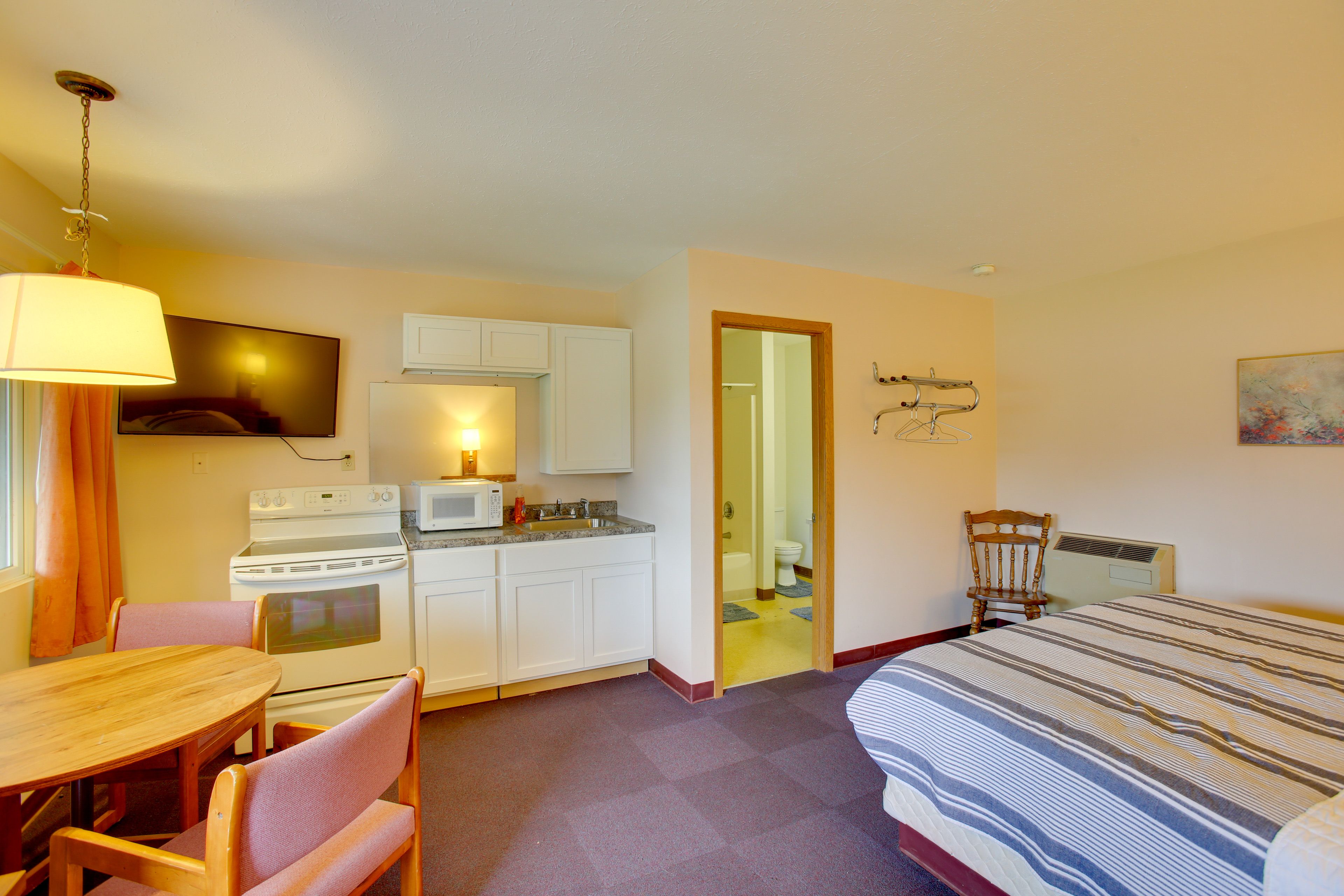 Lake City Vacation Rental | Studio | 1BA | Stairs Required | 300 Sq Ft