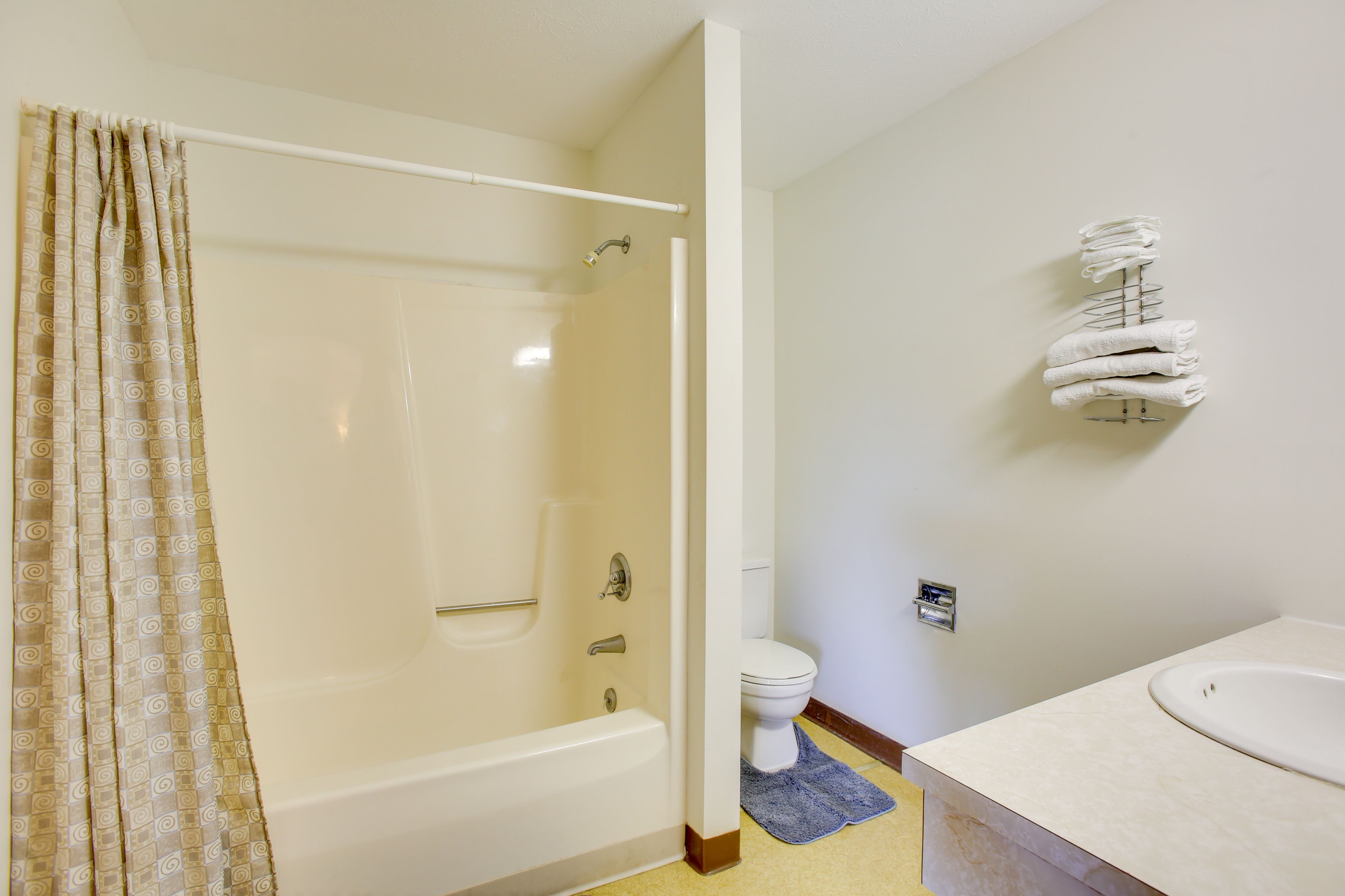 Bathroom | Complimentary Toiletries | Towels Provided