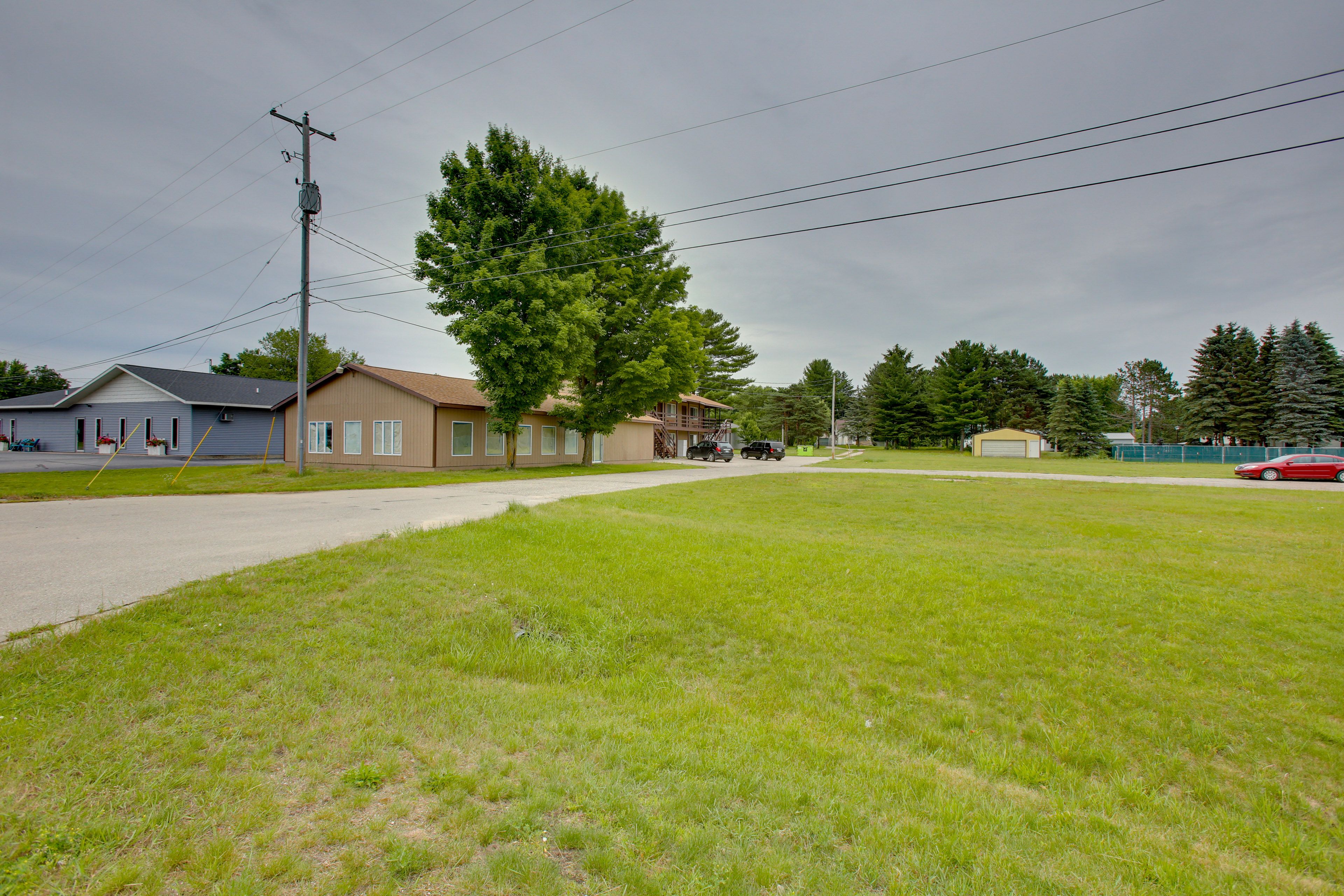Surrounding Area | Walk to Lake