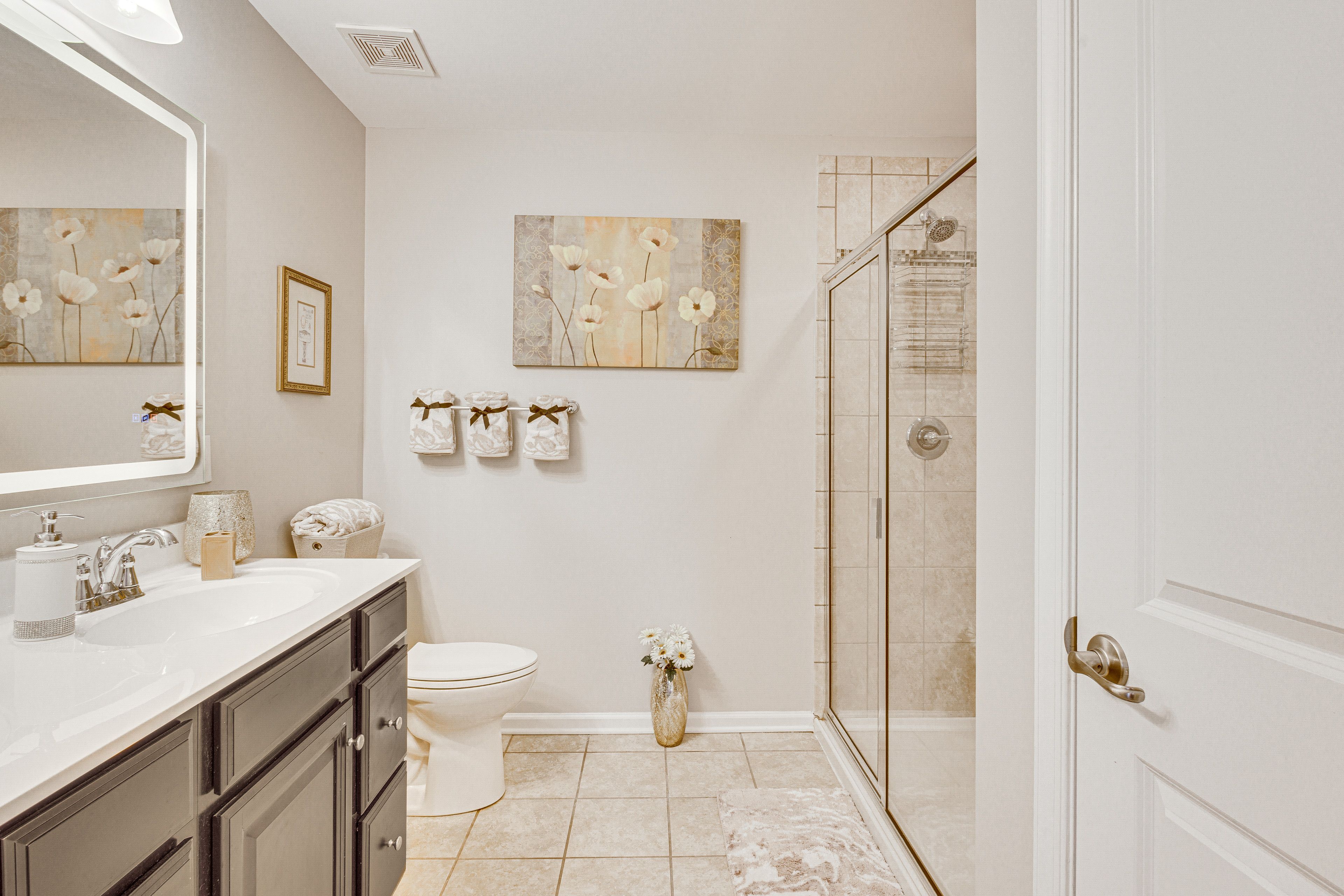 En-Suite Bathroom | Towels Provided | 2nd Floor