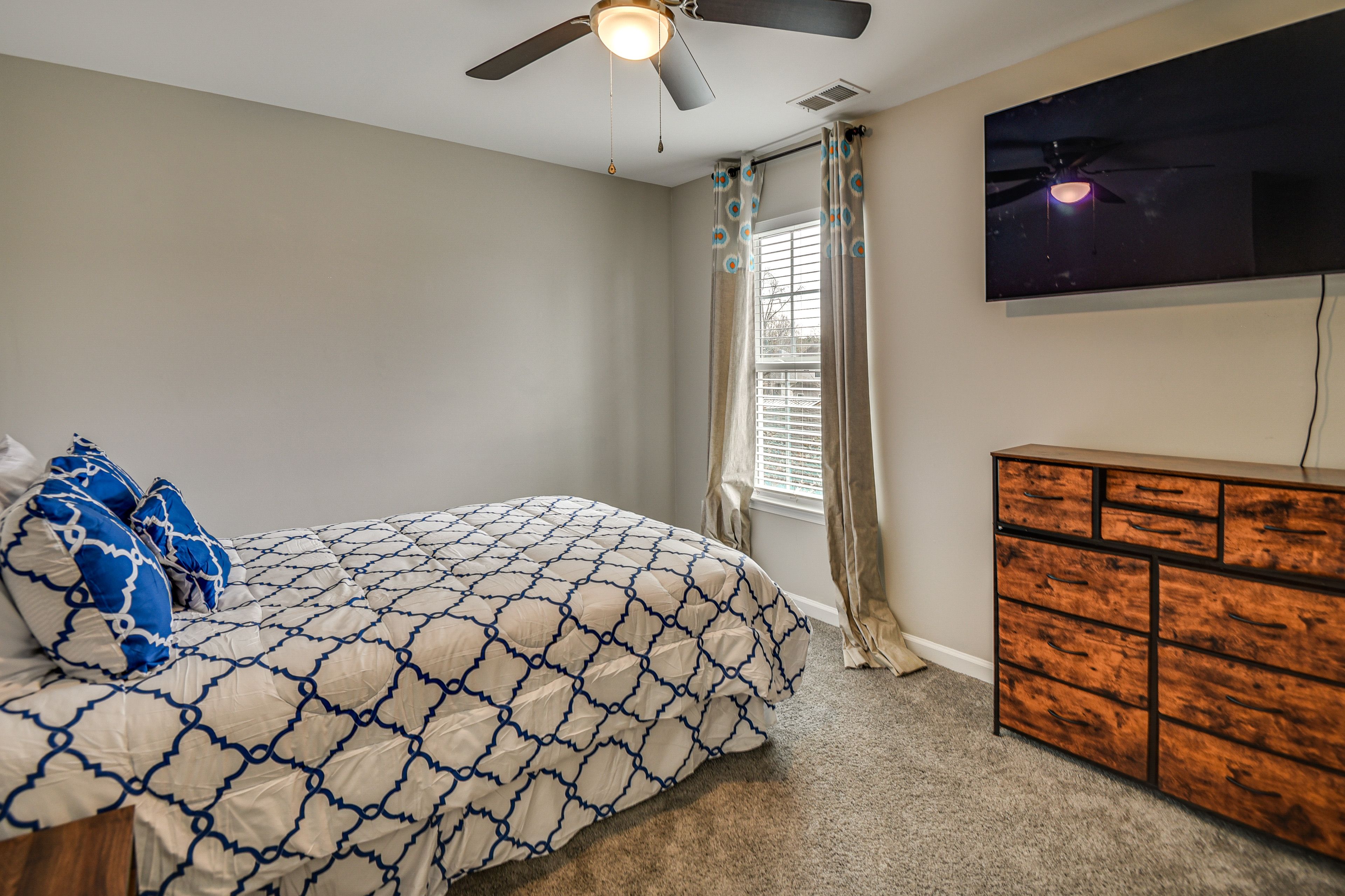 Bedroom 3 | Queen Bed | Smart TV | 2nd Floor