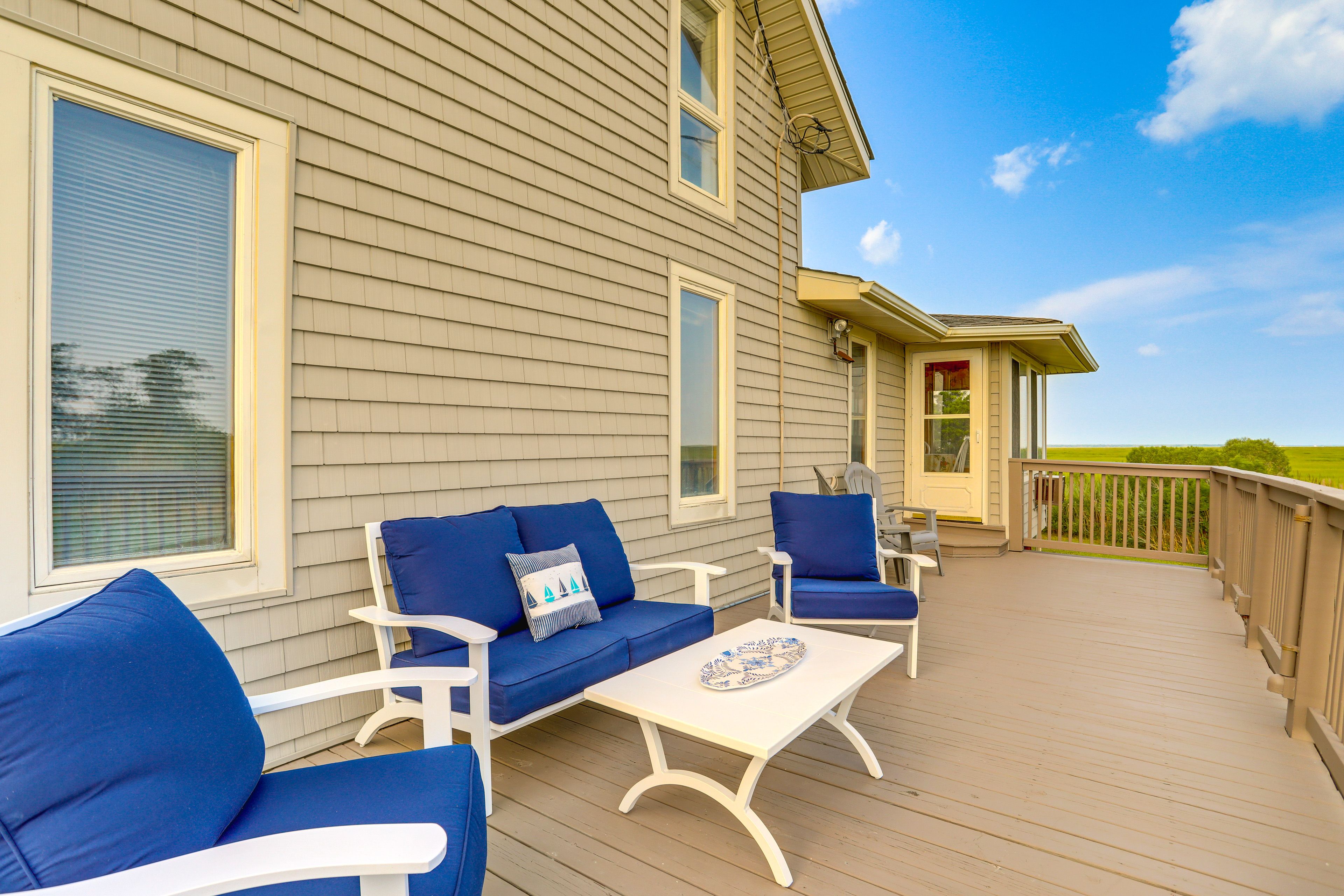 Main Deck | Outdoor Seating | Bay View