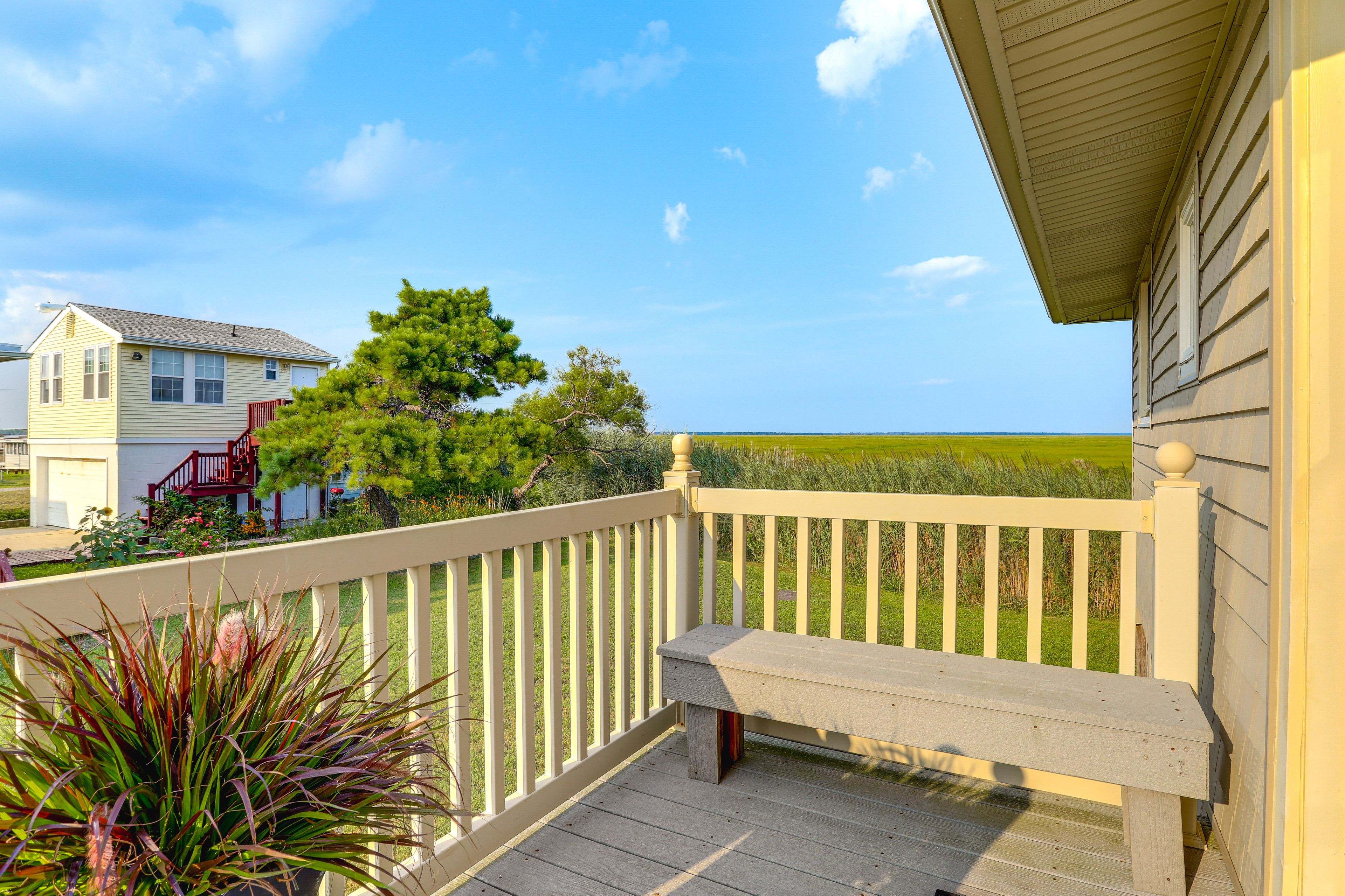 Side Deck | Main Entrance