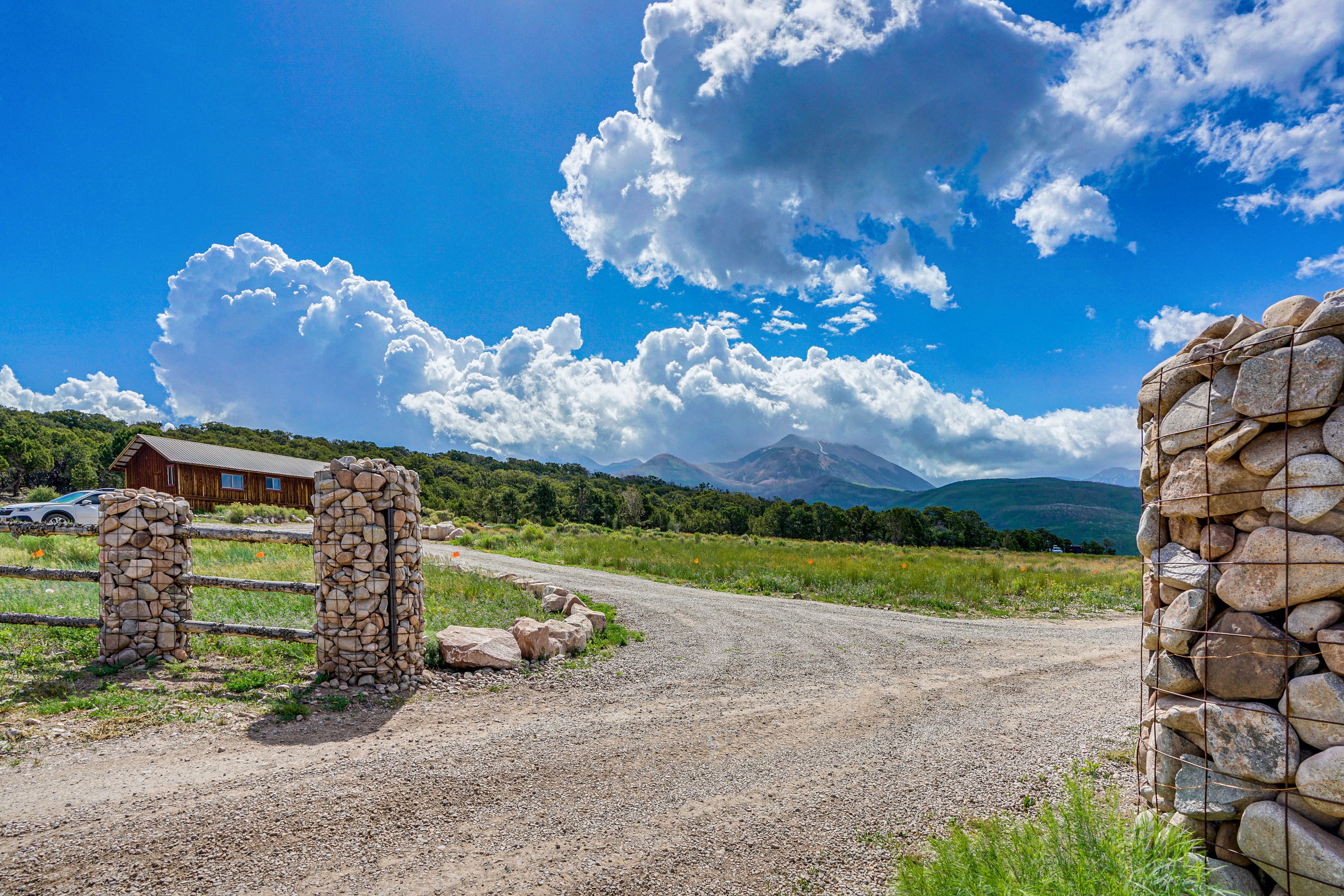 Parking | Gravel Driveway (6 Vehicles) | RV/Trailer Parking