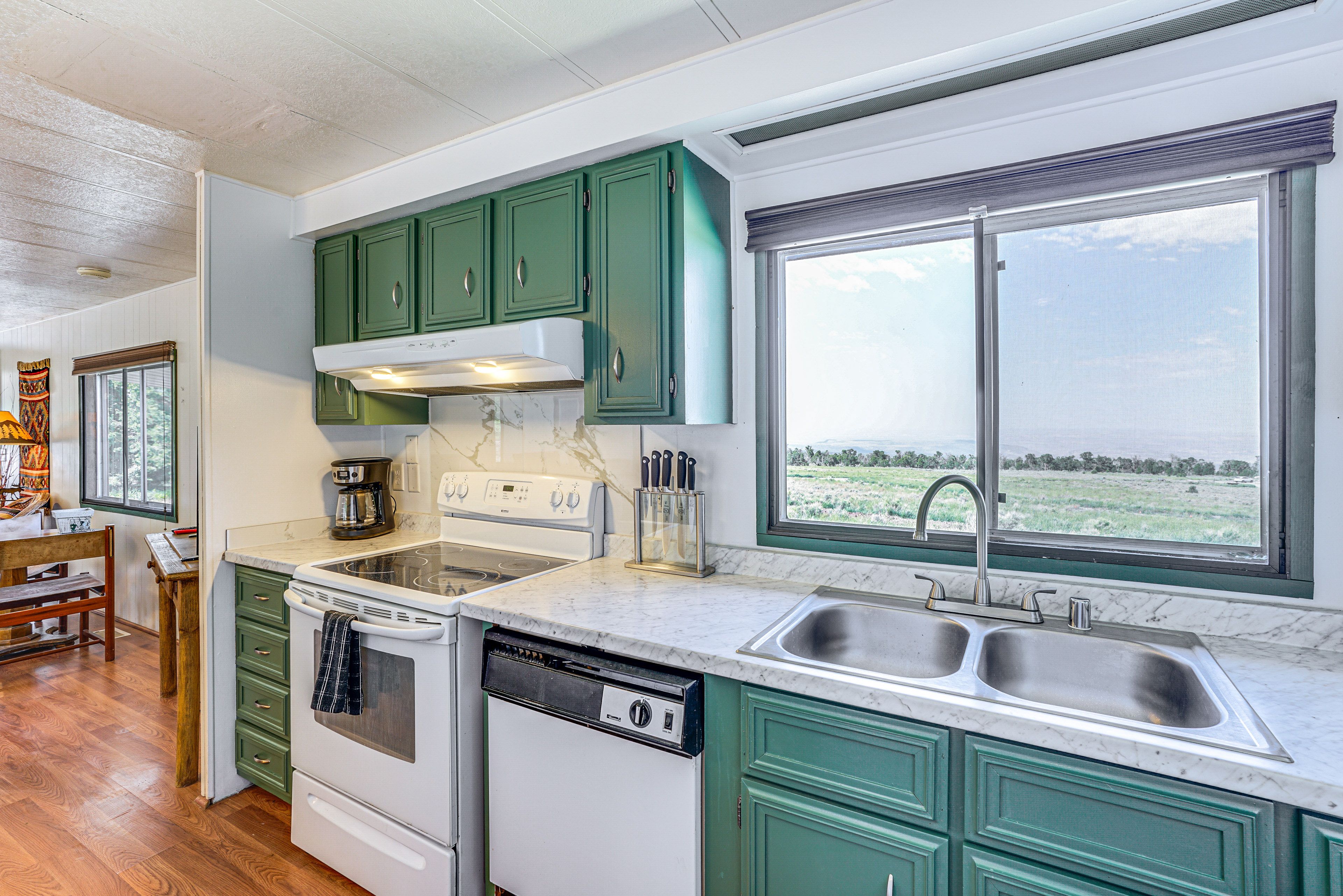 Kitchen | Drip Coffee Maker w/ Coffee Provided