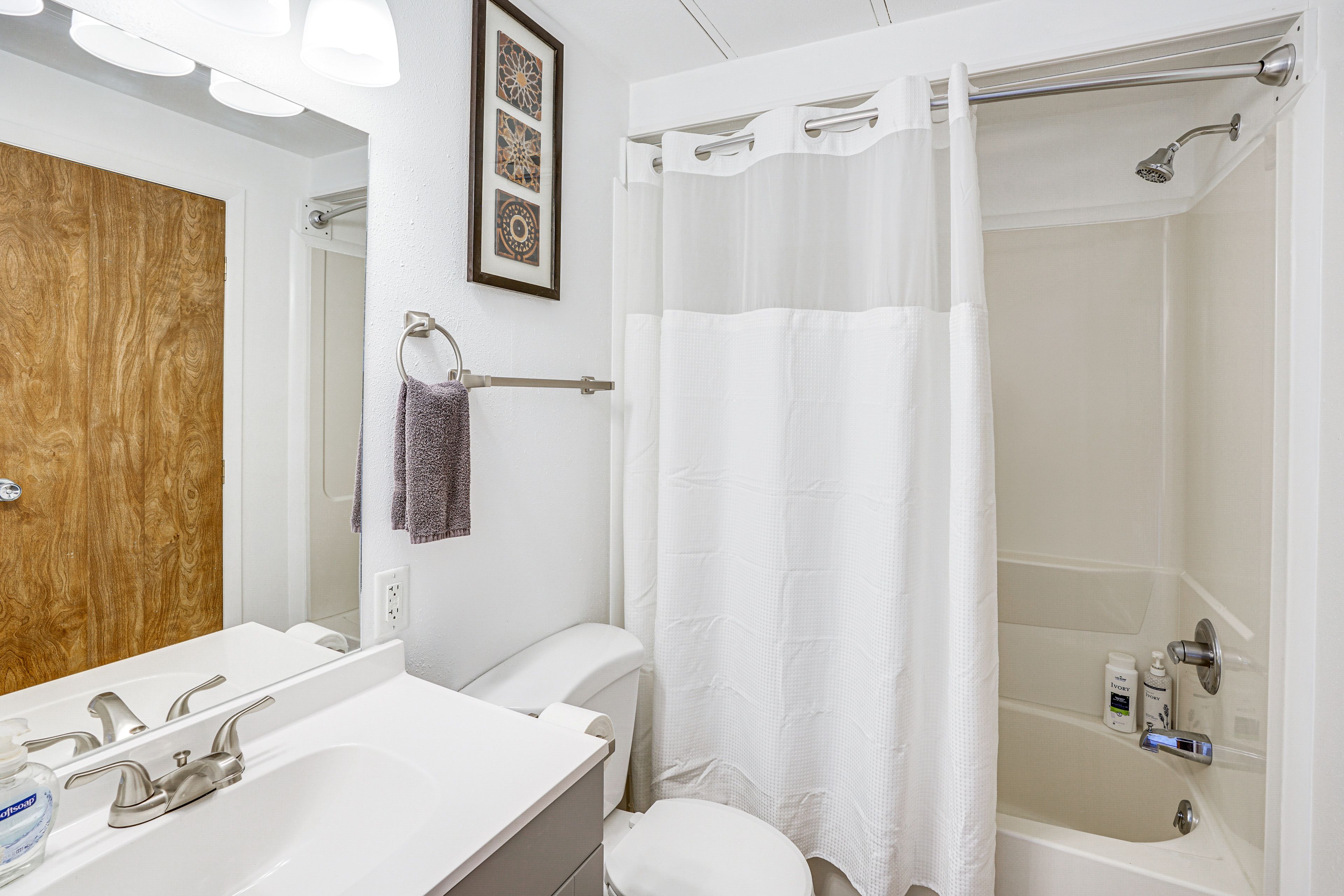 En-Suite Bathroom | Complimentary Toiletries