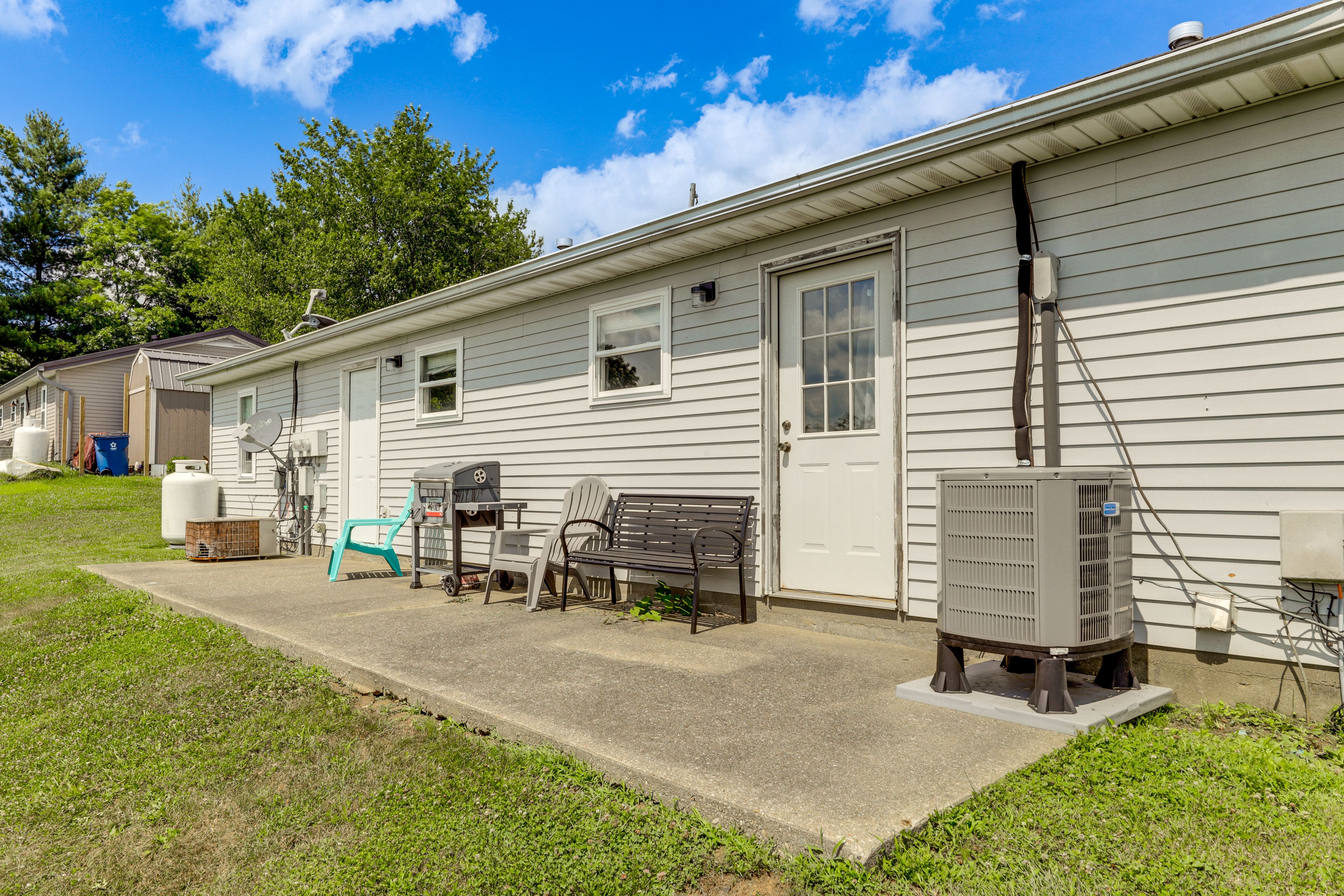 Private Patio | Outdoor Seating | Gas Grill