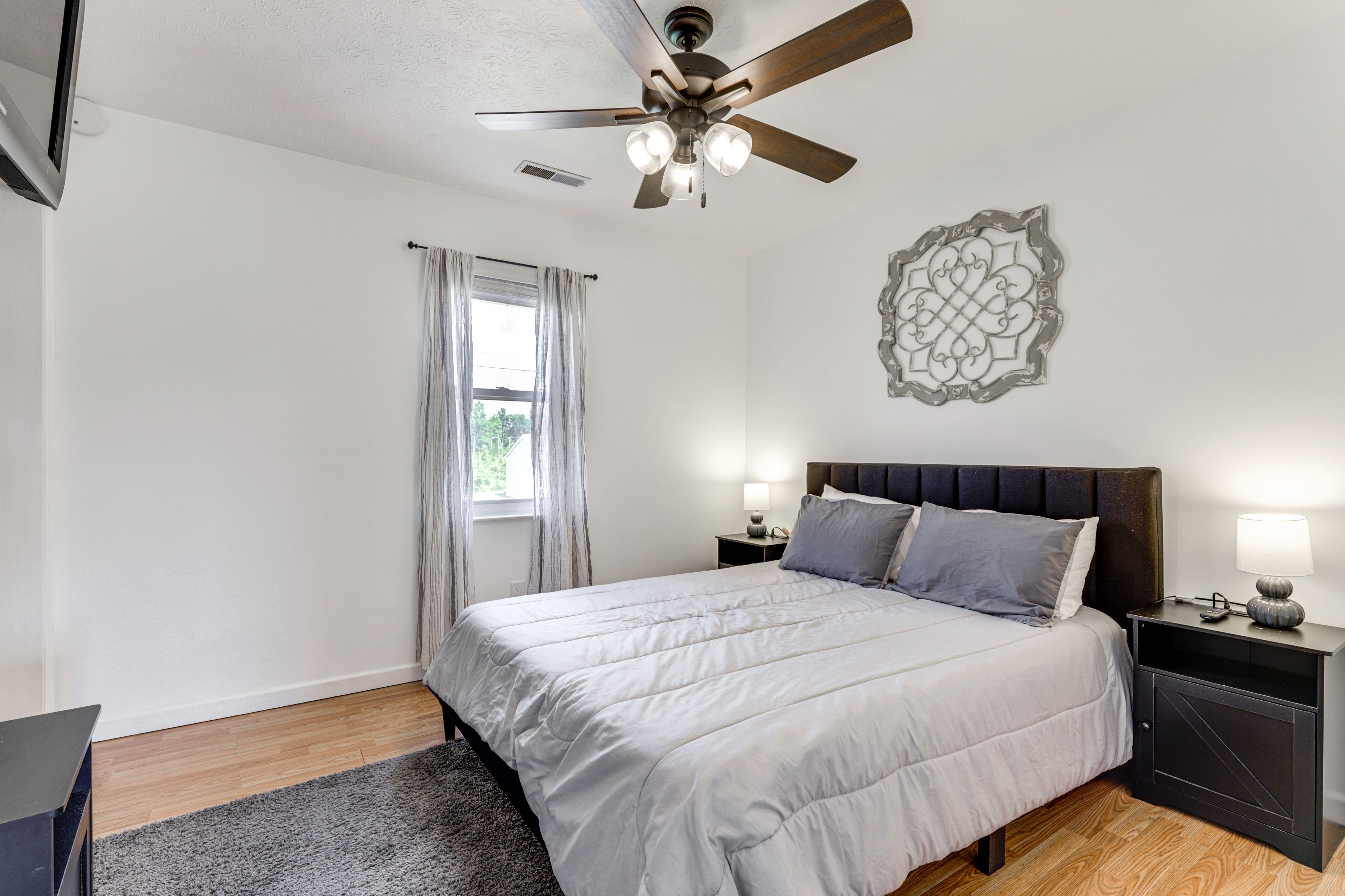 Bedroom 1 | Queen Bed | Smart TV | Linens Provided