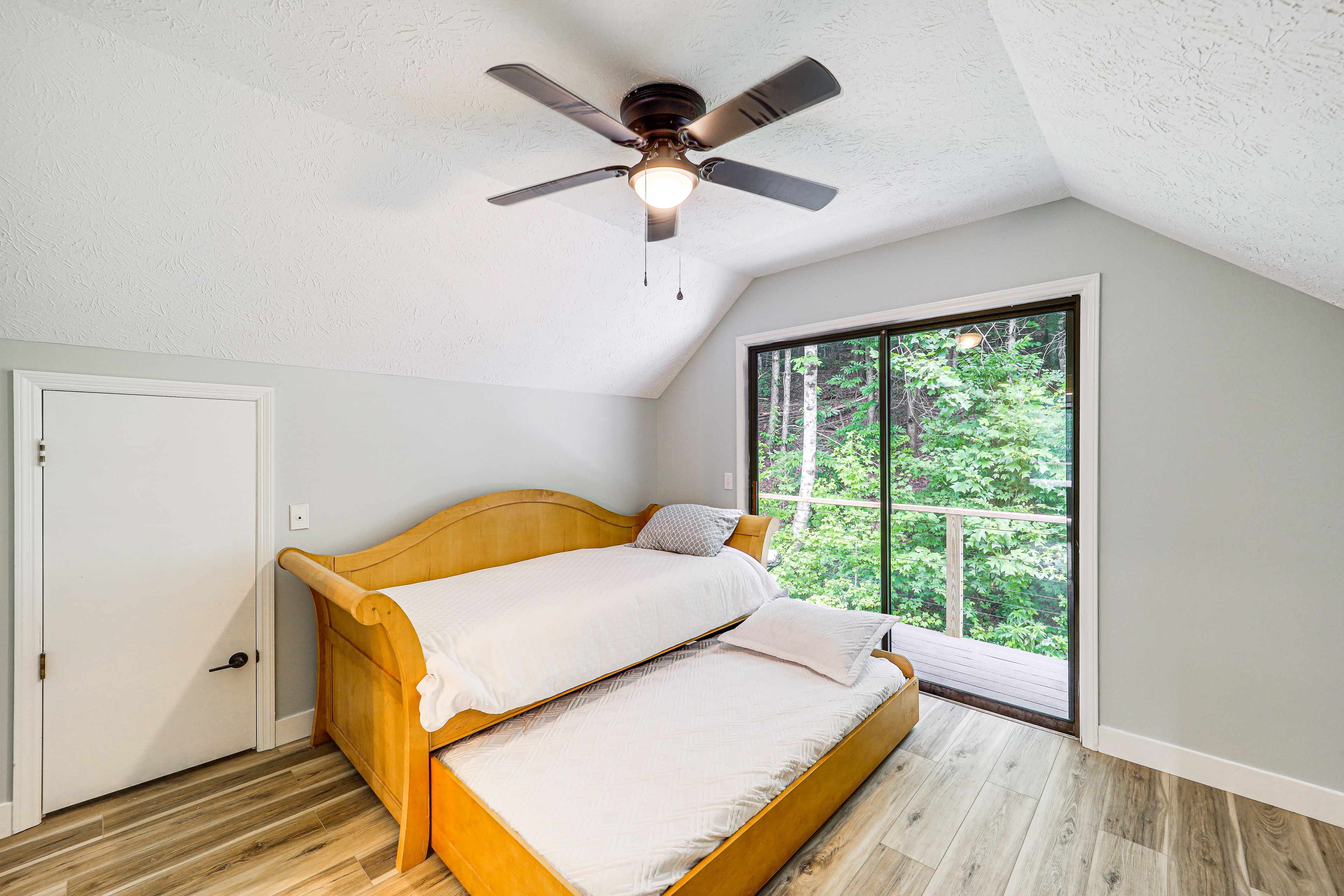 Bedroom 3 | Twin Daybed w/ Twin Trundle | 2nd Floor