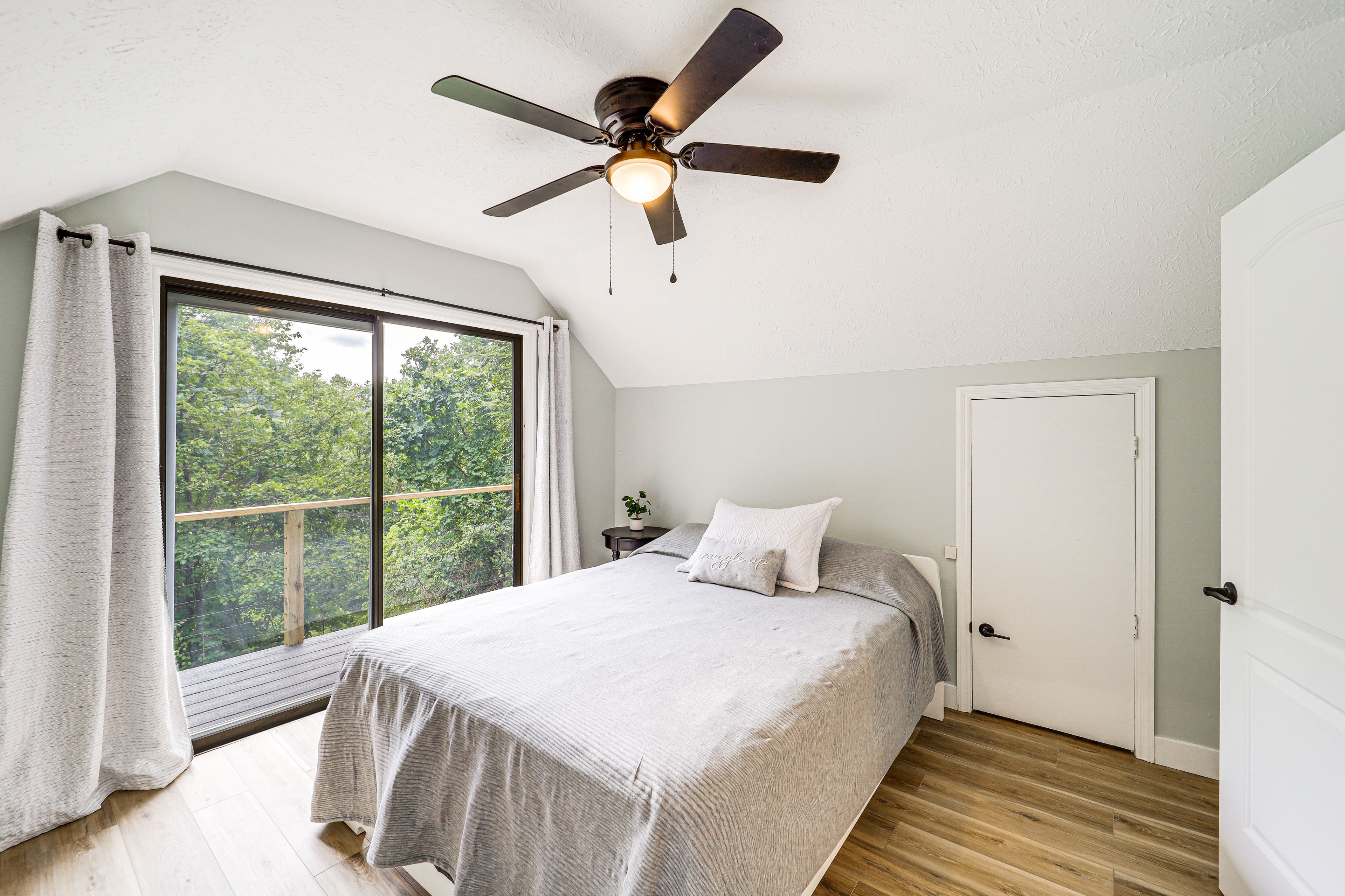 Bedroom 2 | Queen Bed | 2nd Floor
