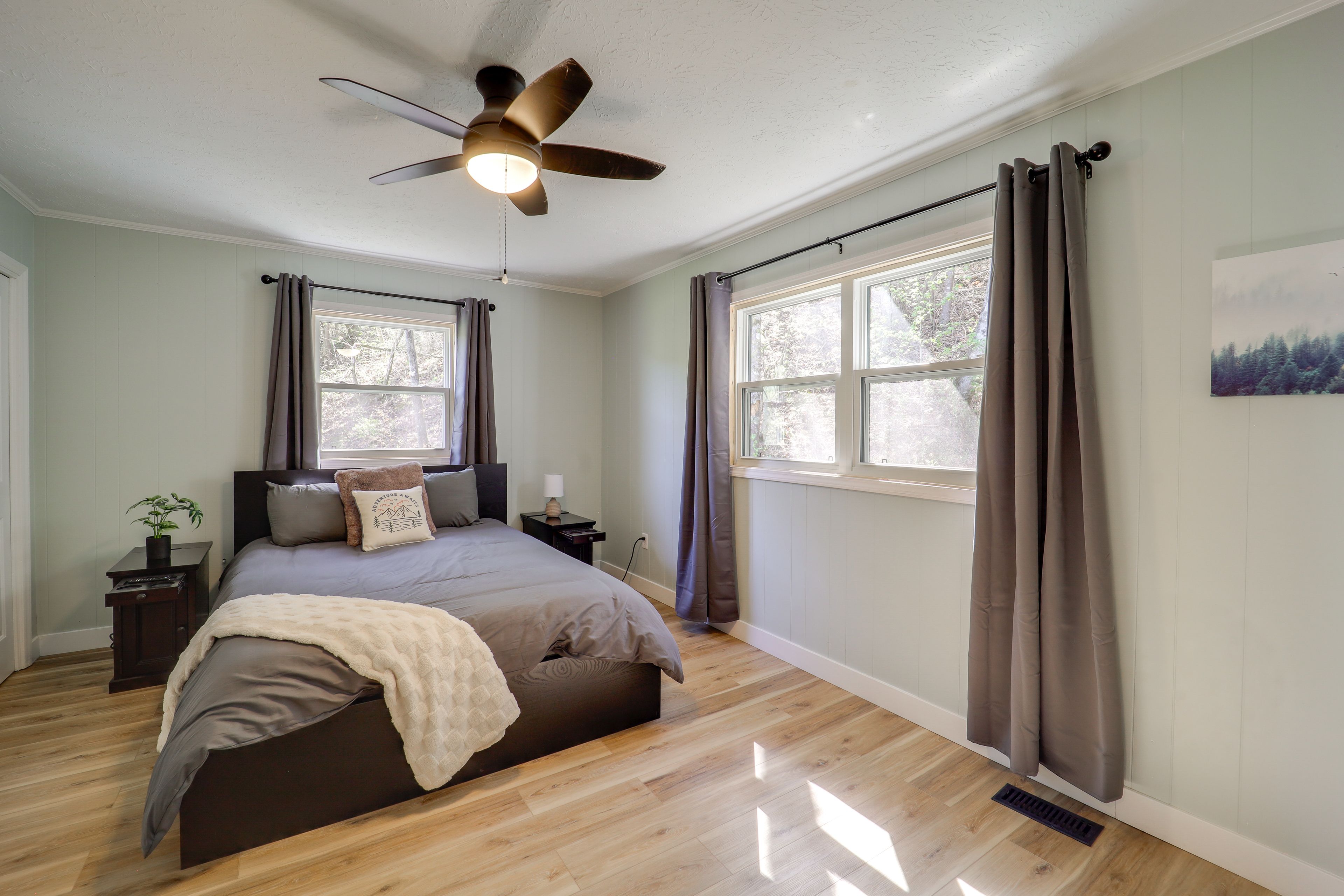 Bedroom 1 | Queen Bed | 1st Floor