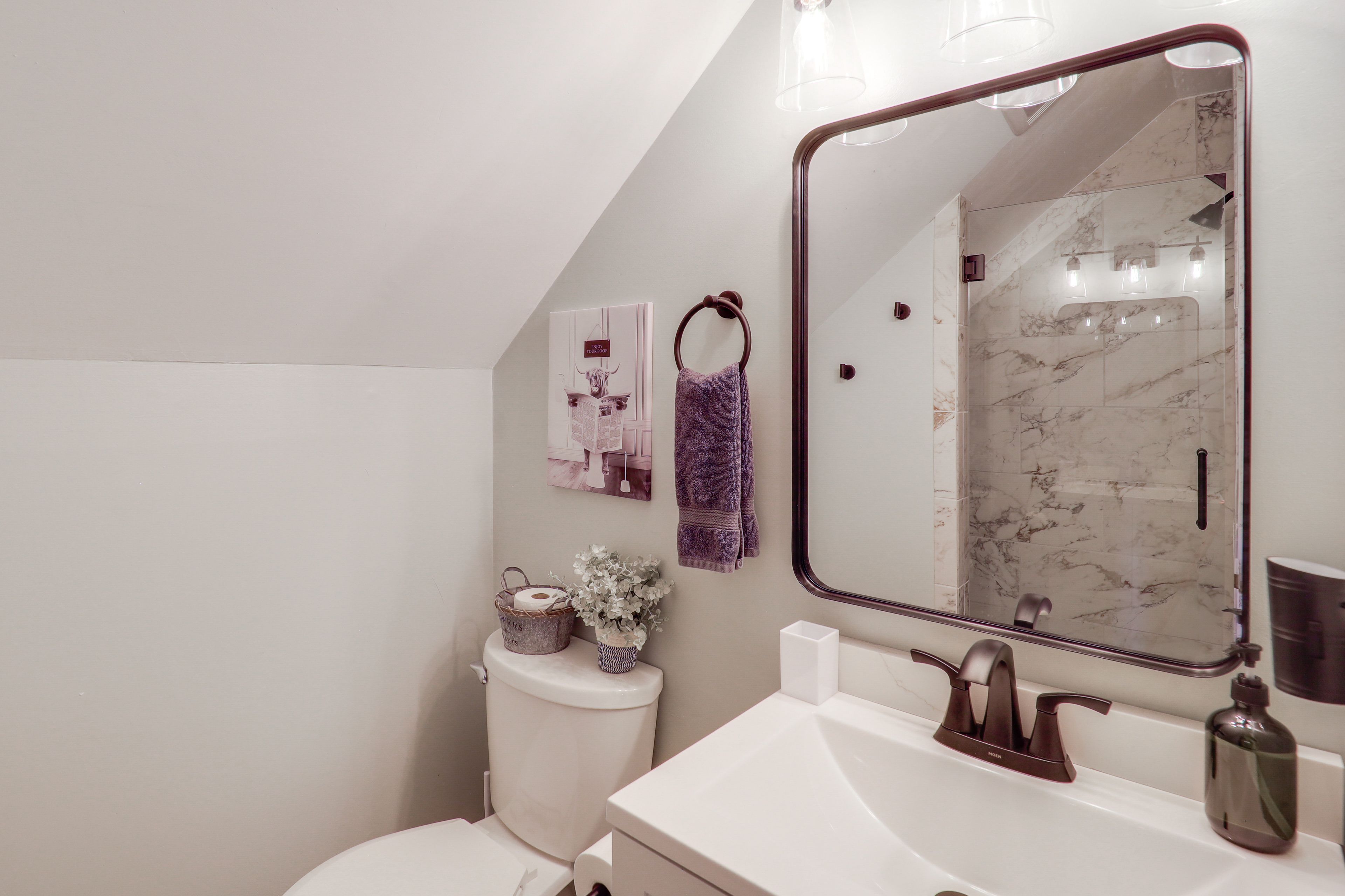 Full Bathroom | Shower | 2nd Floor