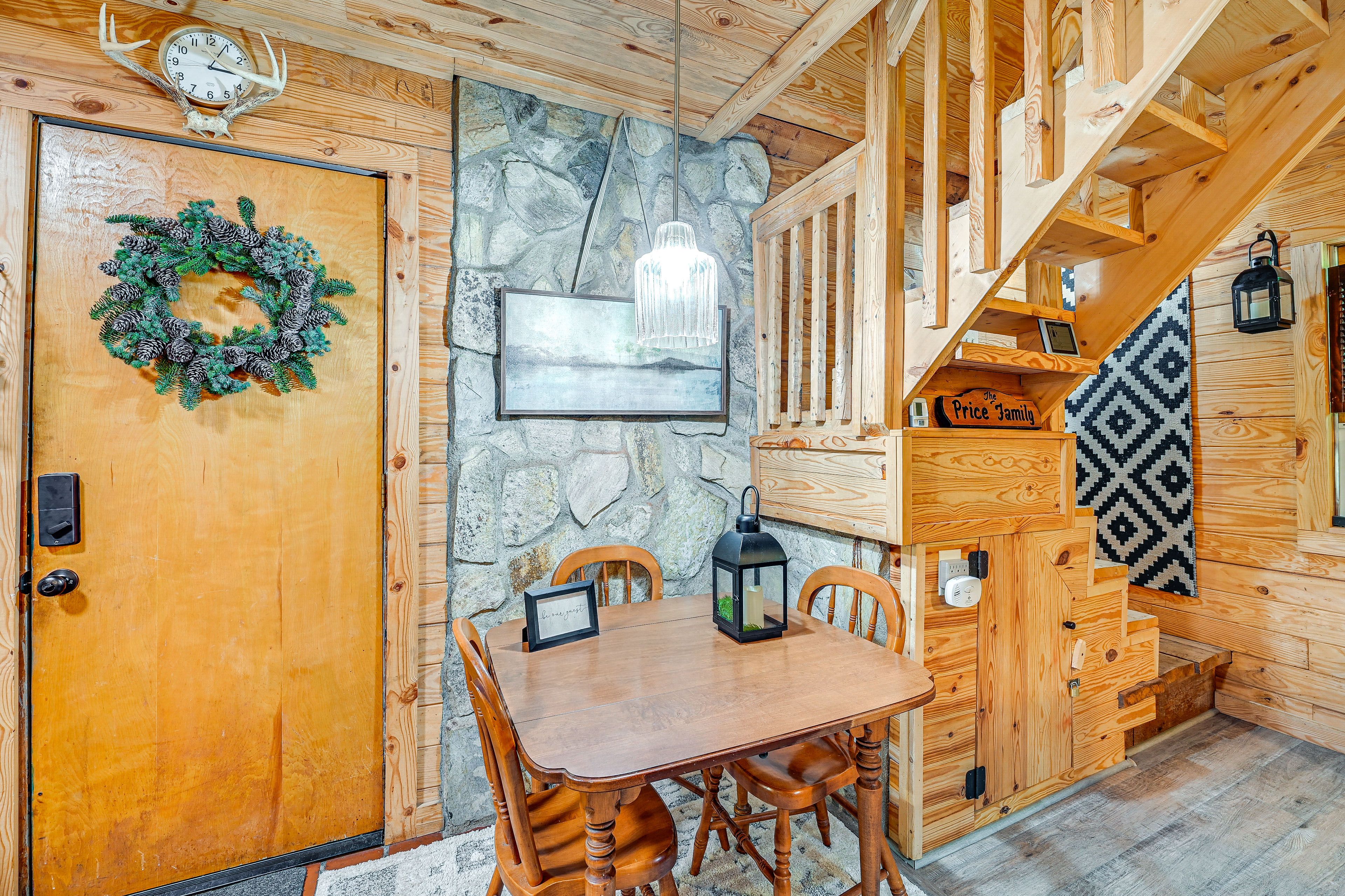 Dining Area | Dishware/Flatware | 1st Floor