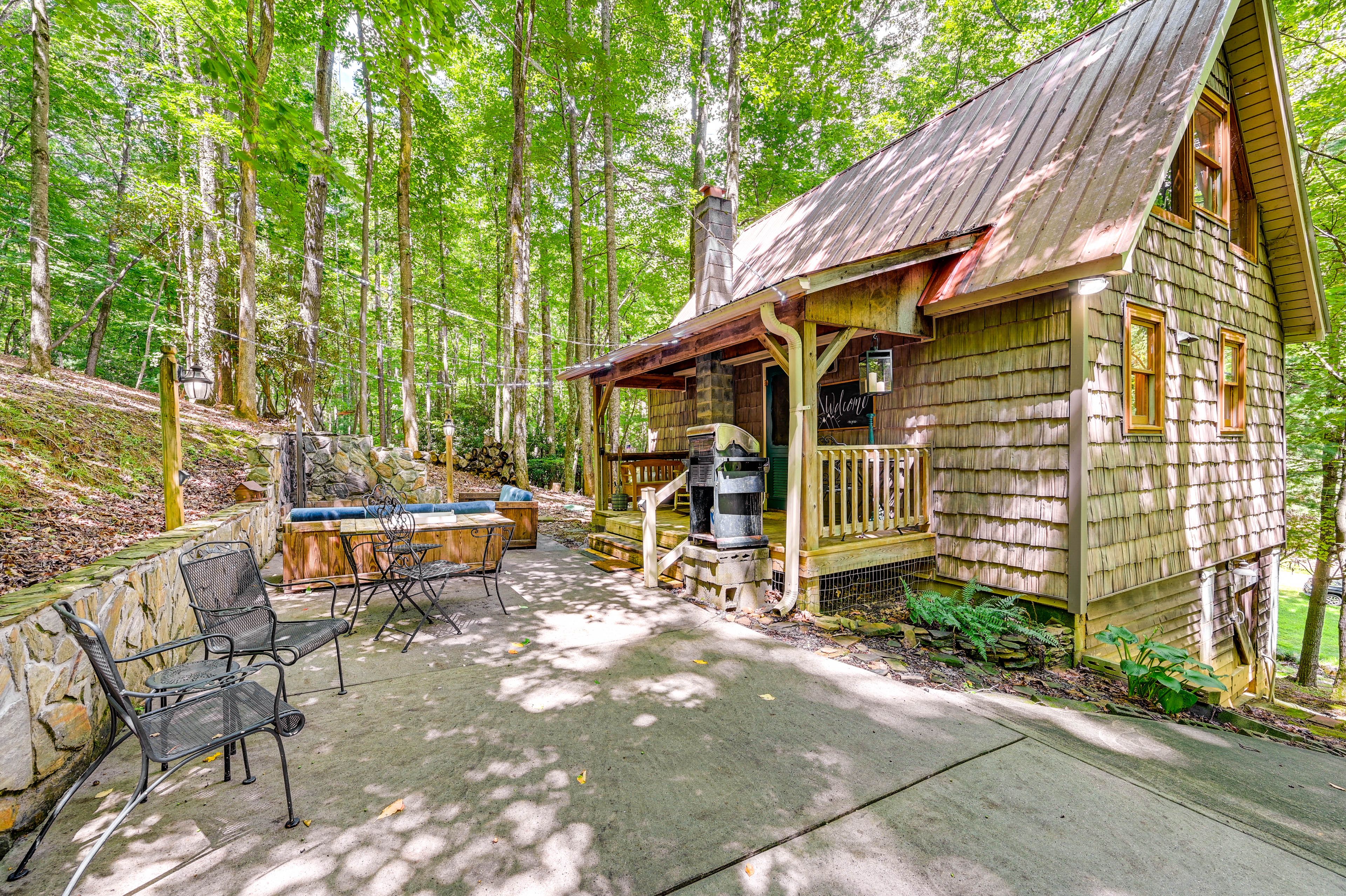 Cabin Exterior | Furnished Patio | Dining Area | Fire Pit