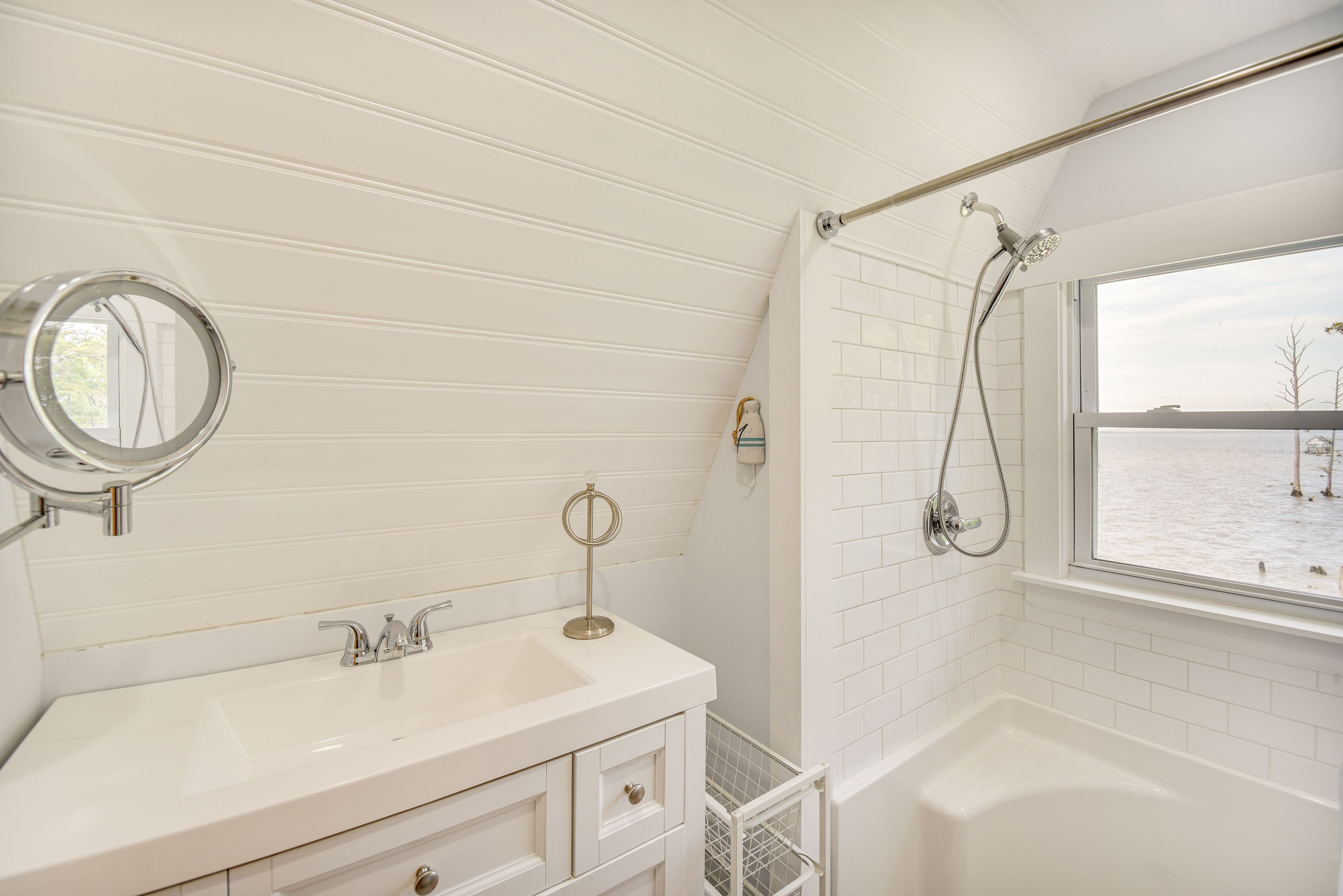 Full Bathroom | 2nd Floor