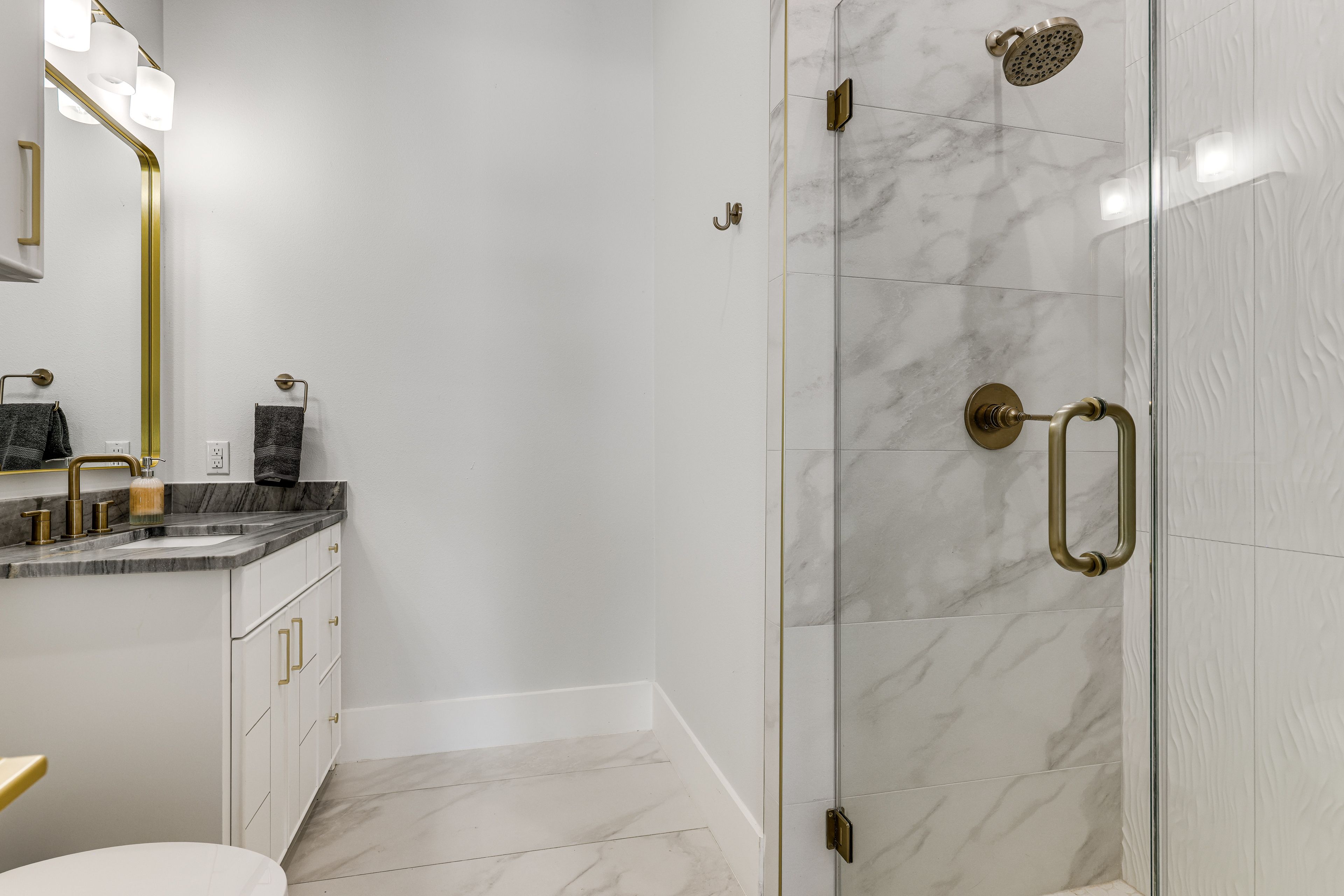 En-Suite Bathroom | 1st Floor