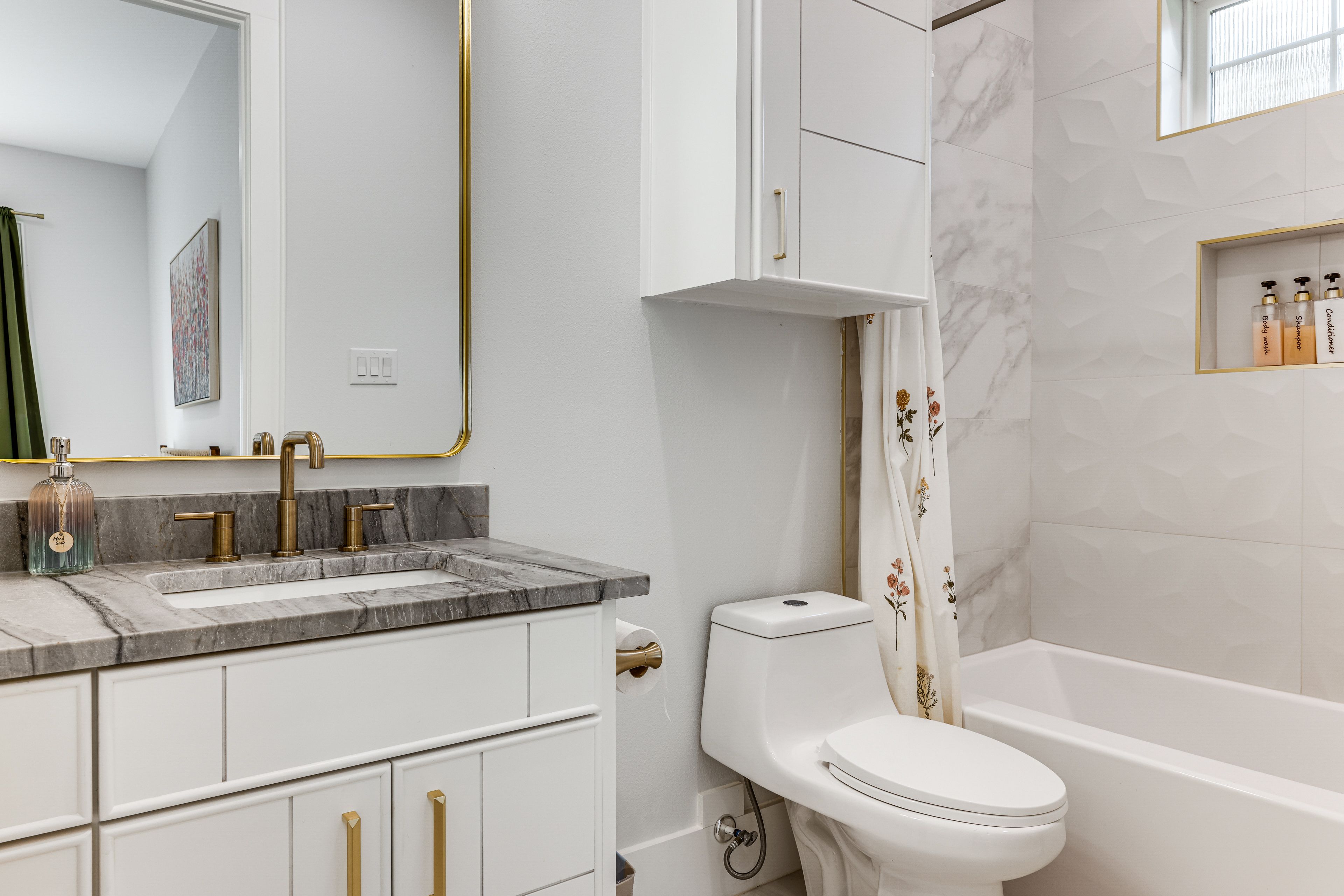 En-Suite Bathroom | 2nd Floor
