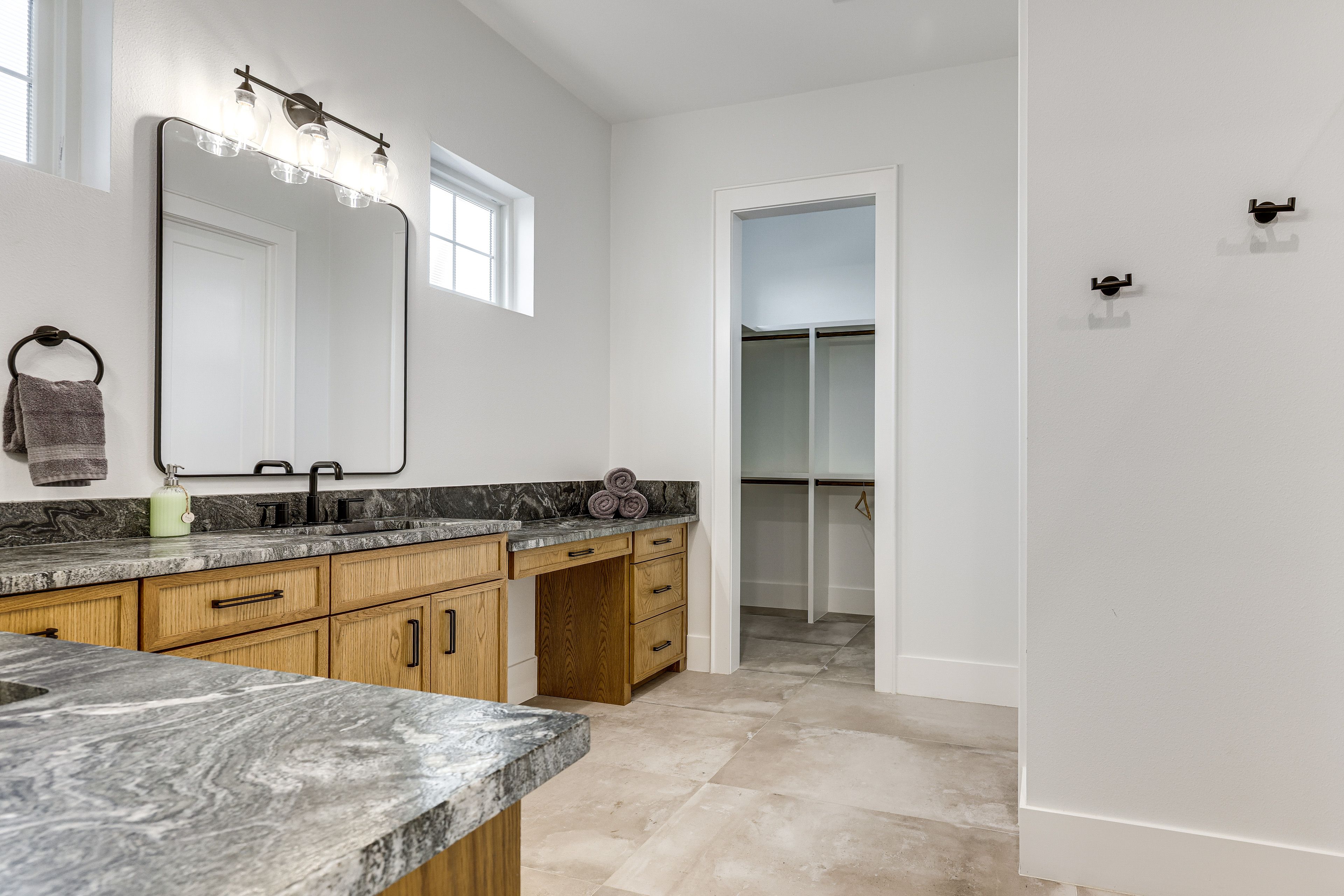 En-Suite Bathroom | Walk-In Closet | 2nd Floor