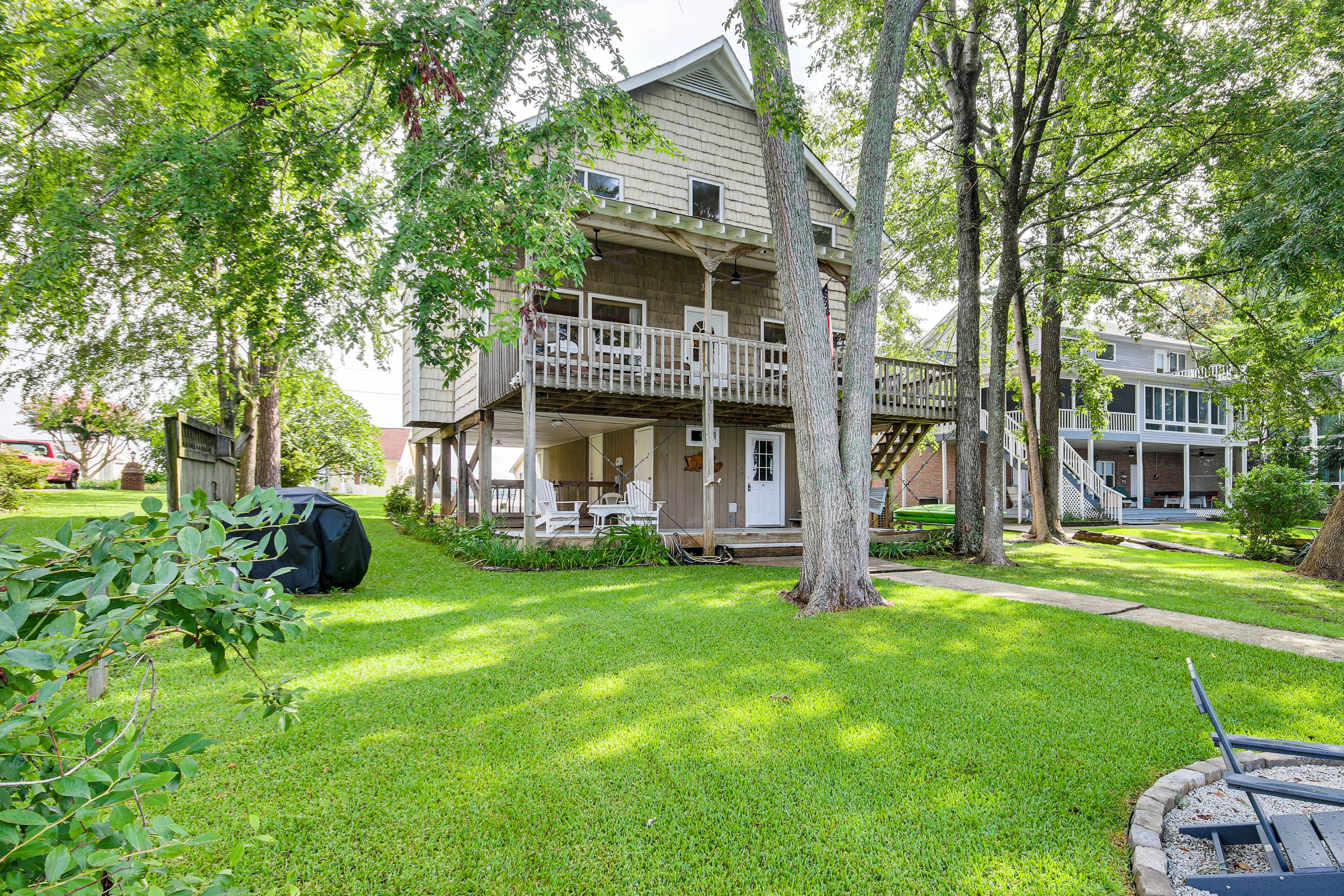 Private Yard | Gas Grill | Wood-Burning Fire Pit