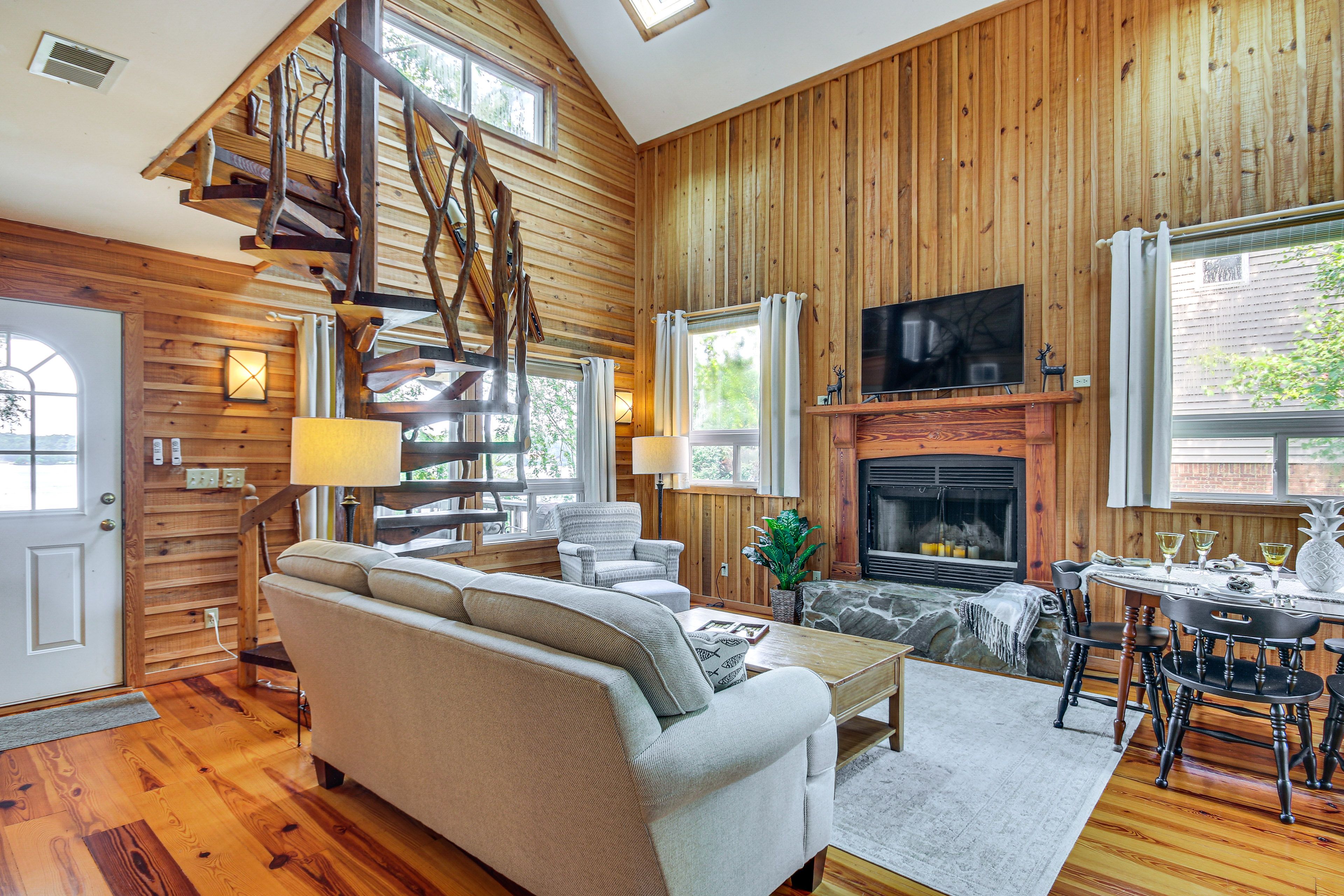 Living Room | 2nd Floor