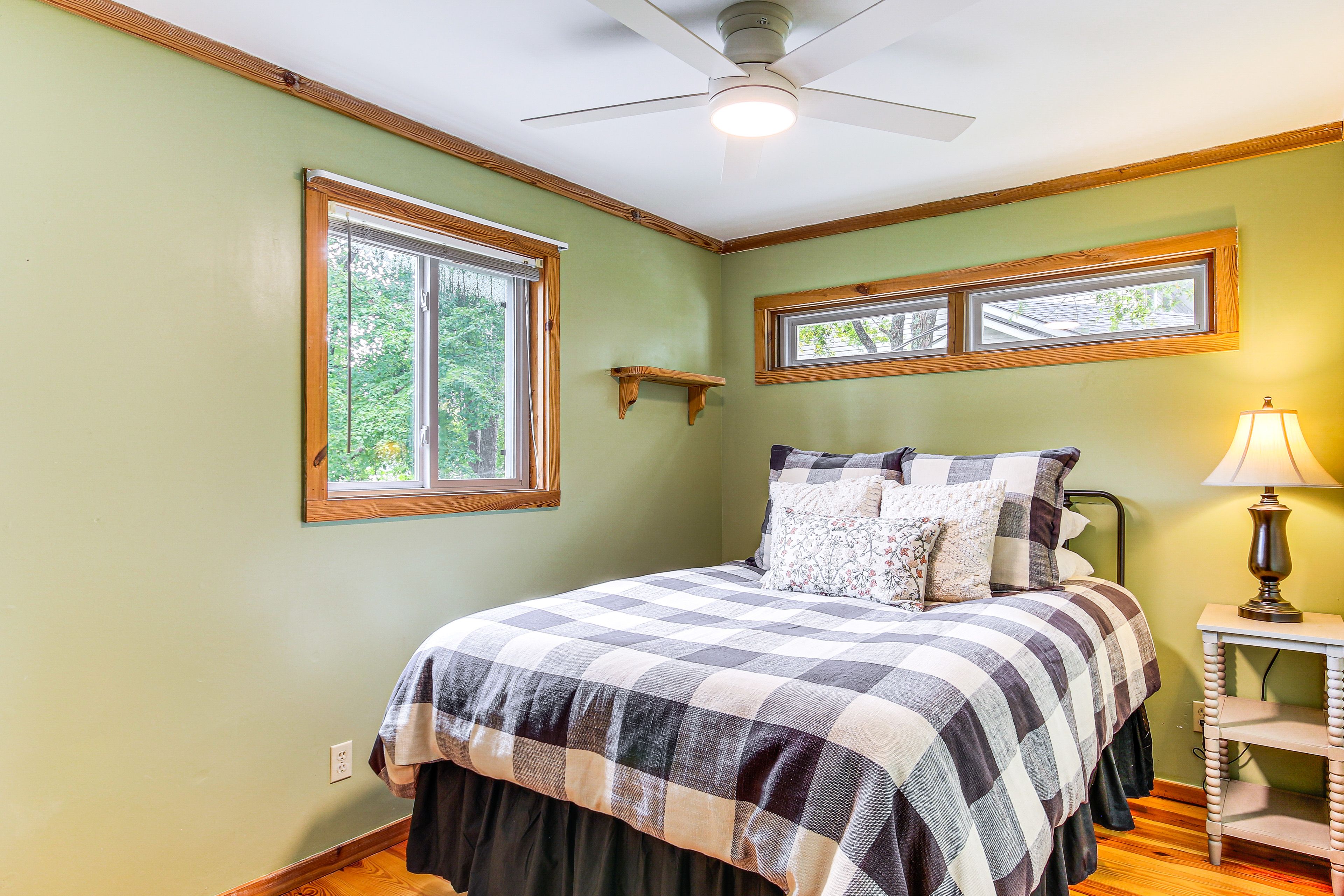 Bedroom 2 | Queen Bed | 2nd Floor | Hangers