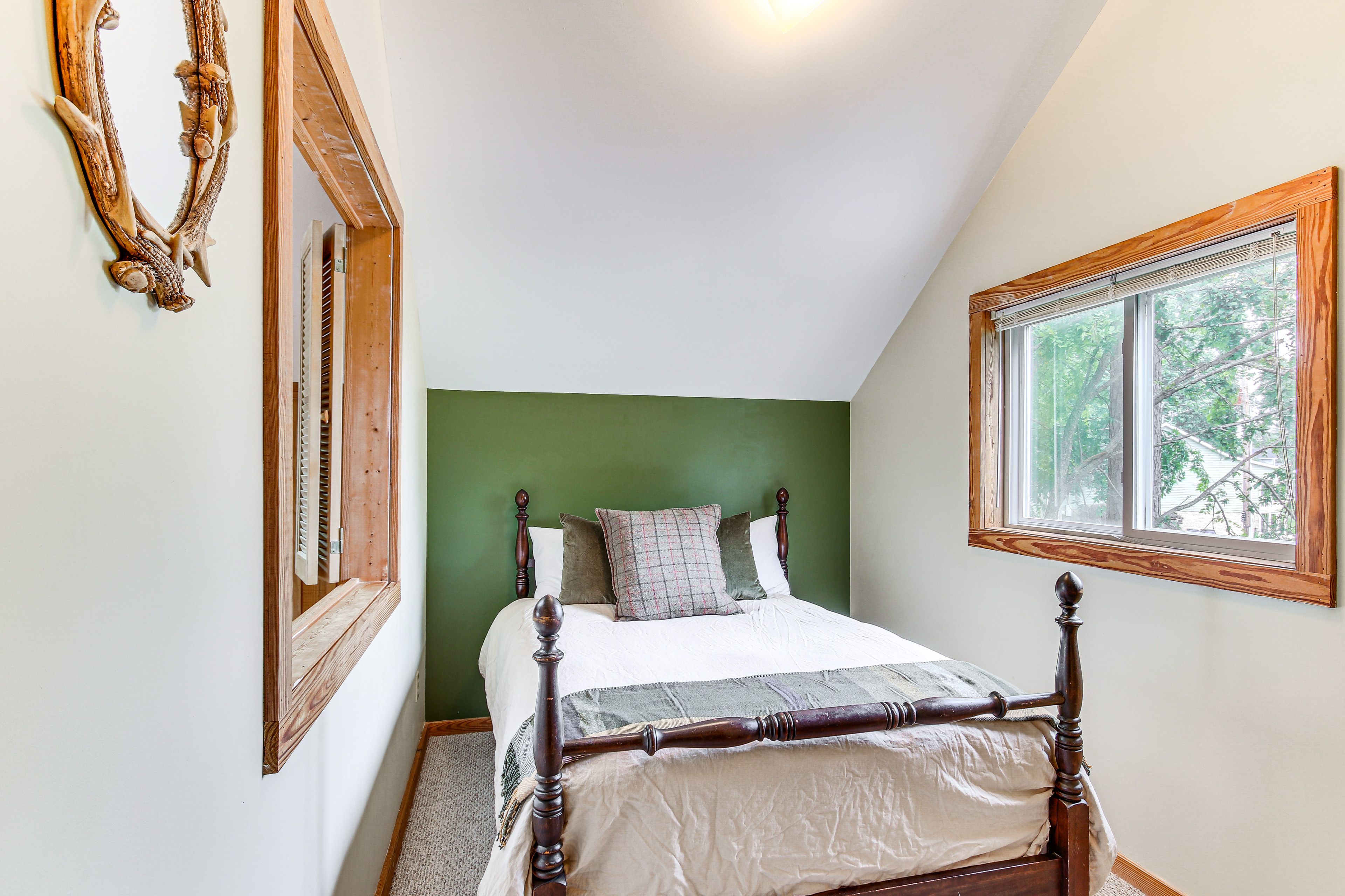 Bedroom 4 | Full Bed | 3rd Floor