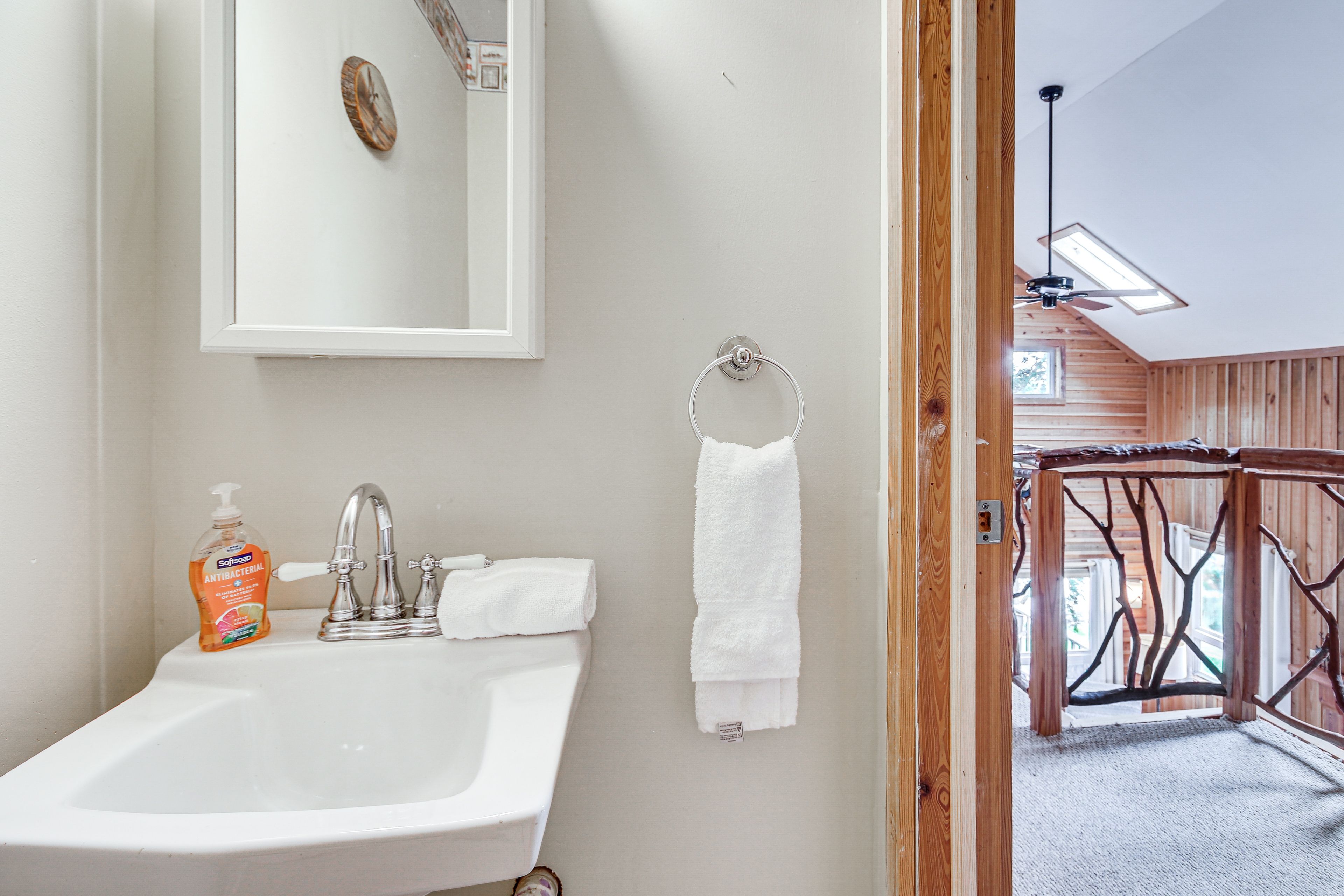 Full Bathroom | Shower | 3rd Floor