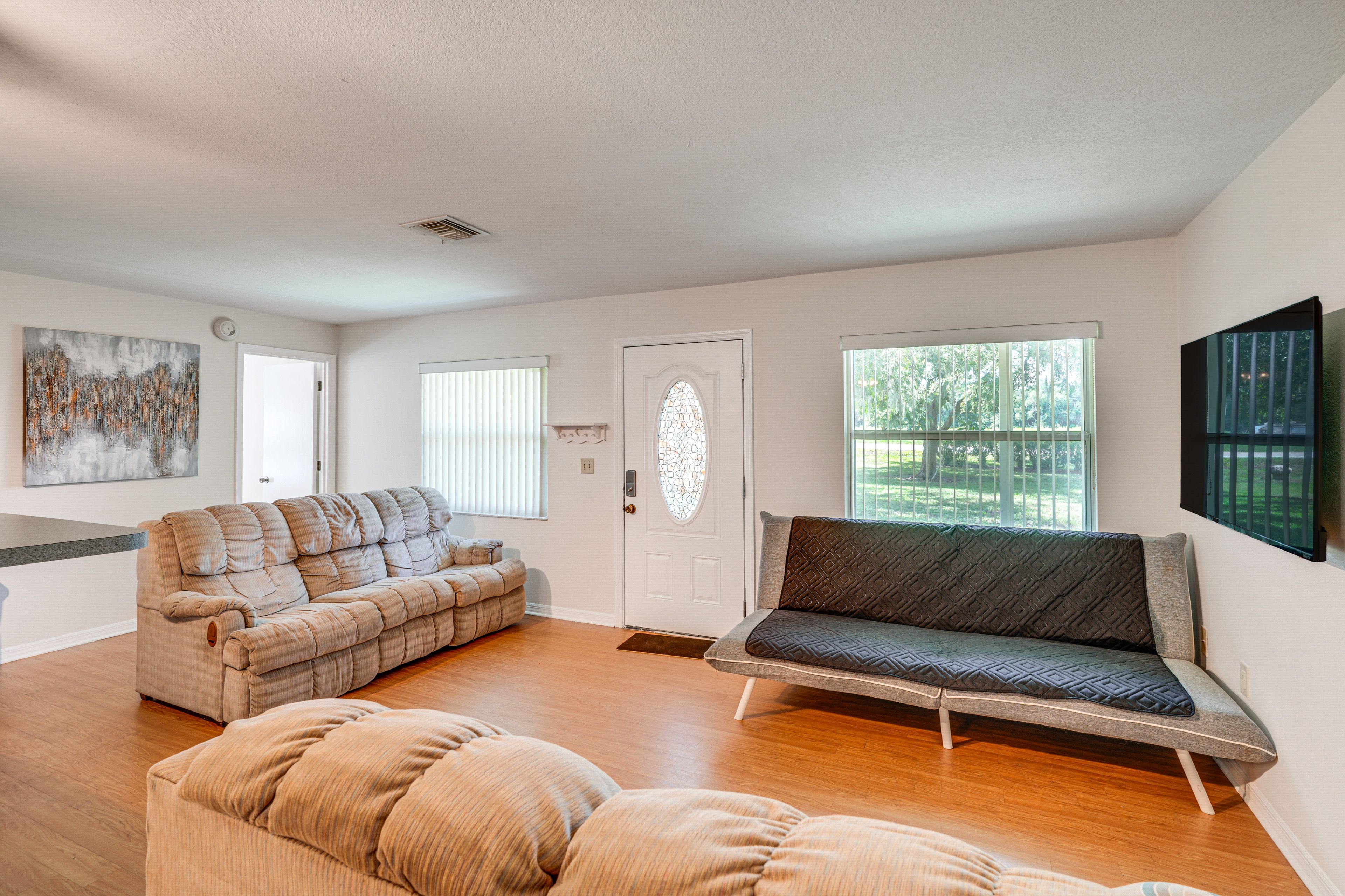 Living Room | Flat-Screen TV