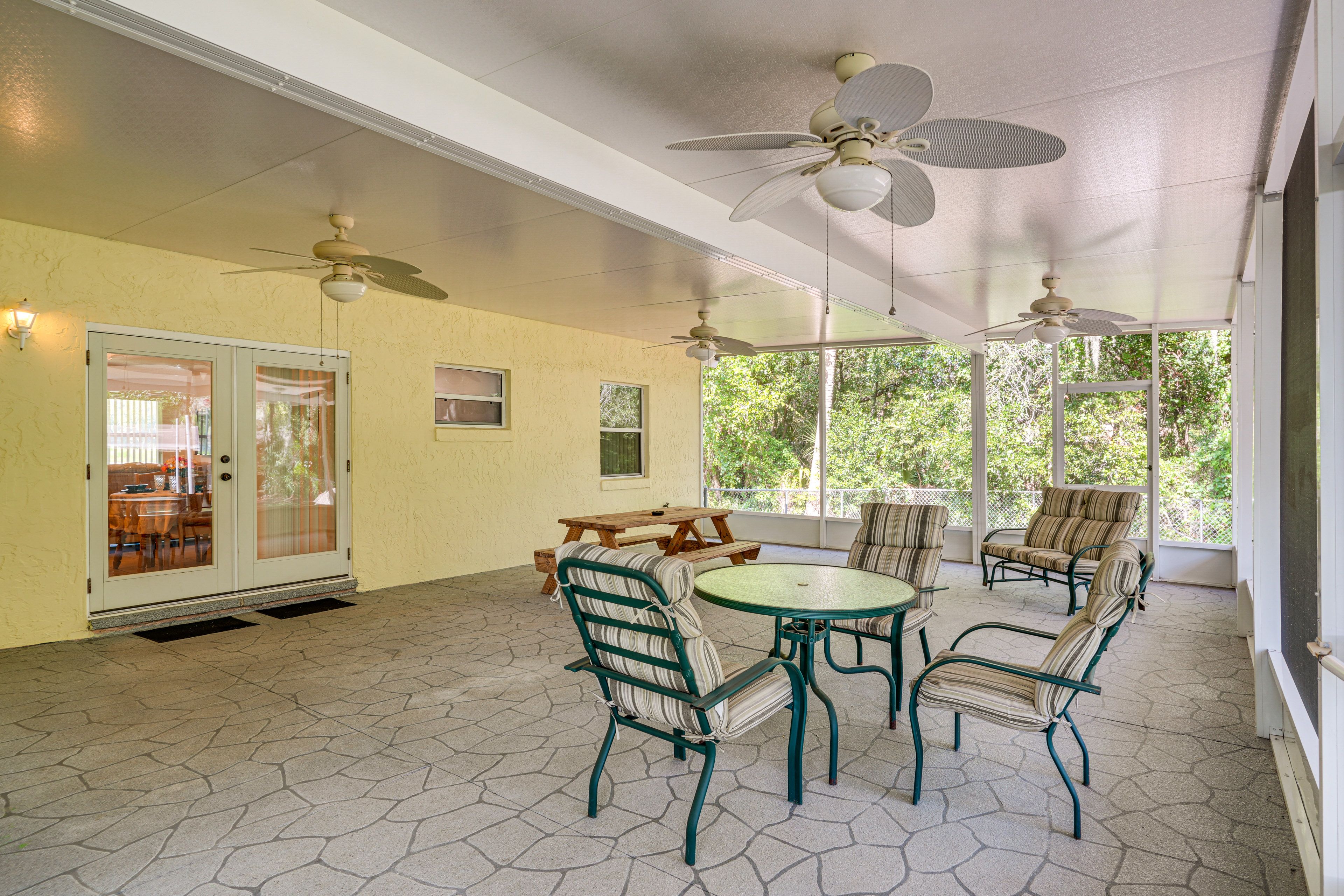 Screened Porch | Outdoor Dining Tables