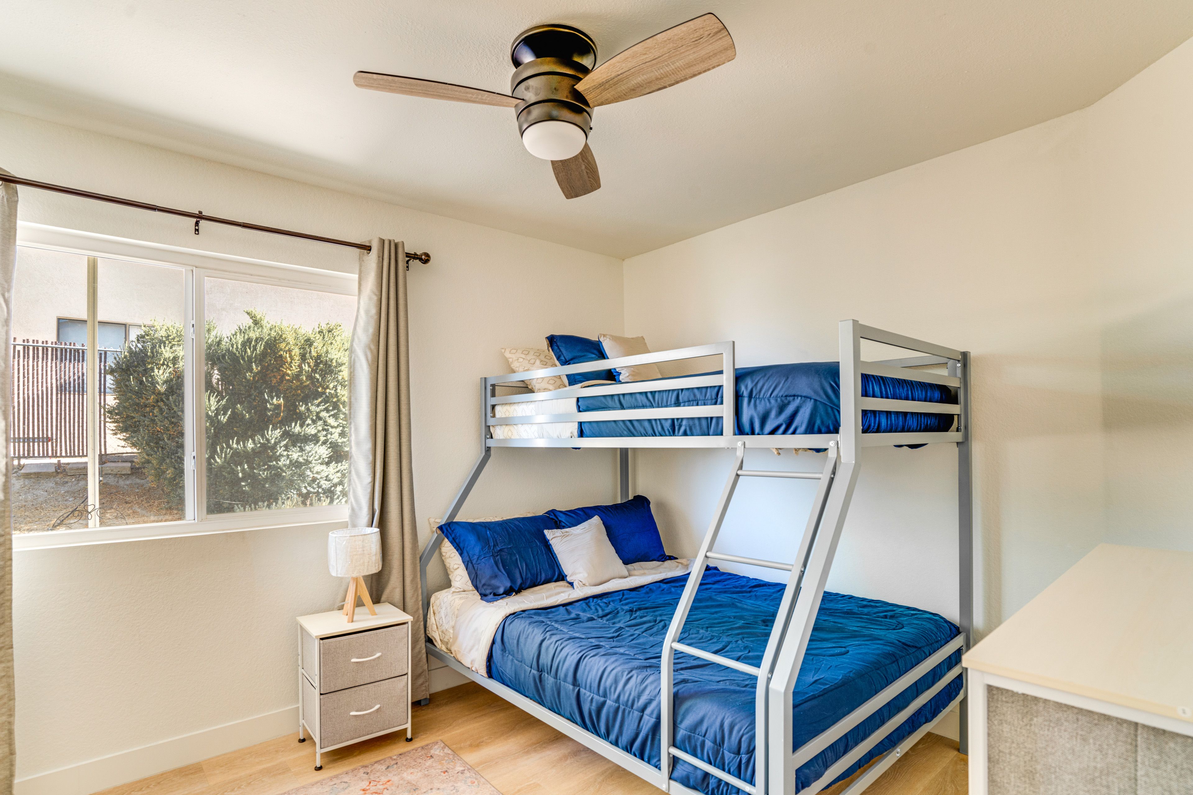 Bedroom 3 | Twin/Full Bunk Bed