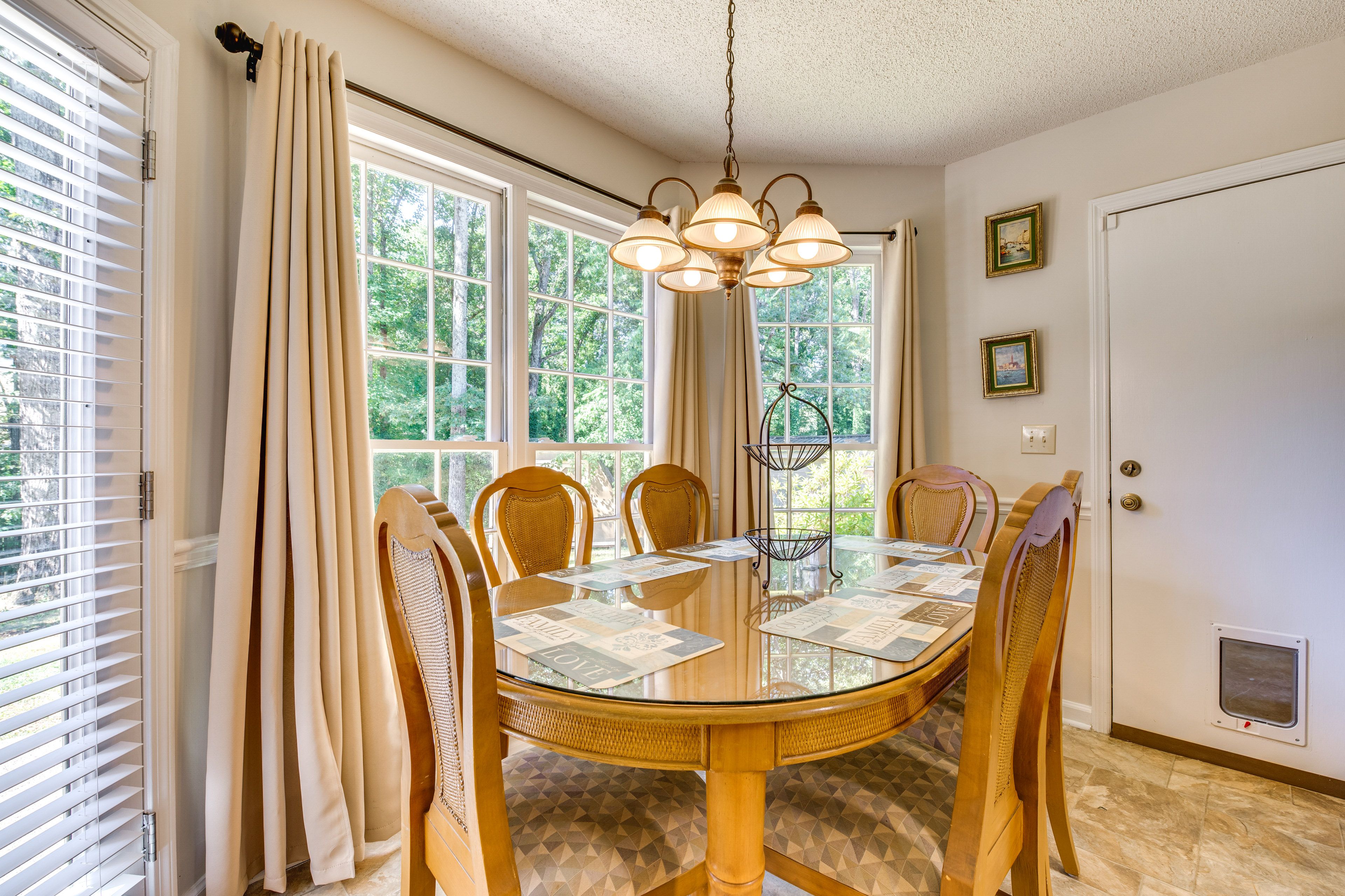 Dining Area | 1st Floor
