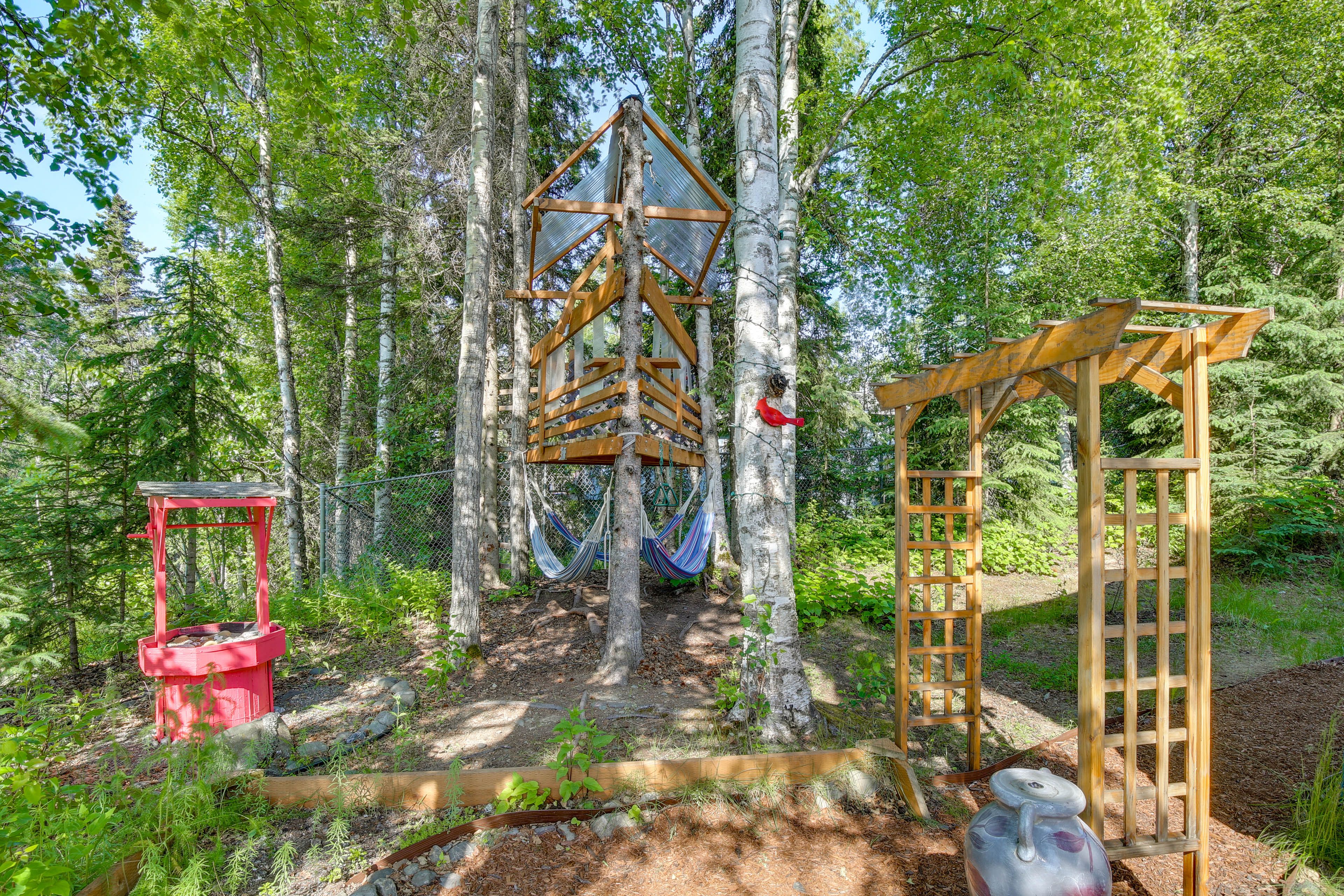 Treehouse w/ Hammocks