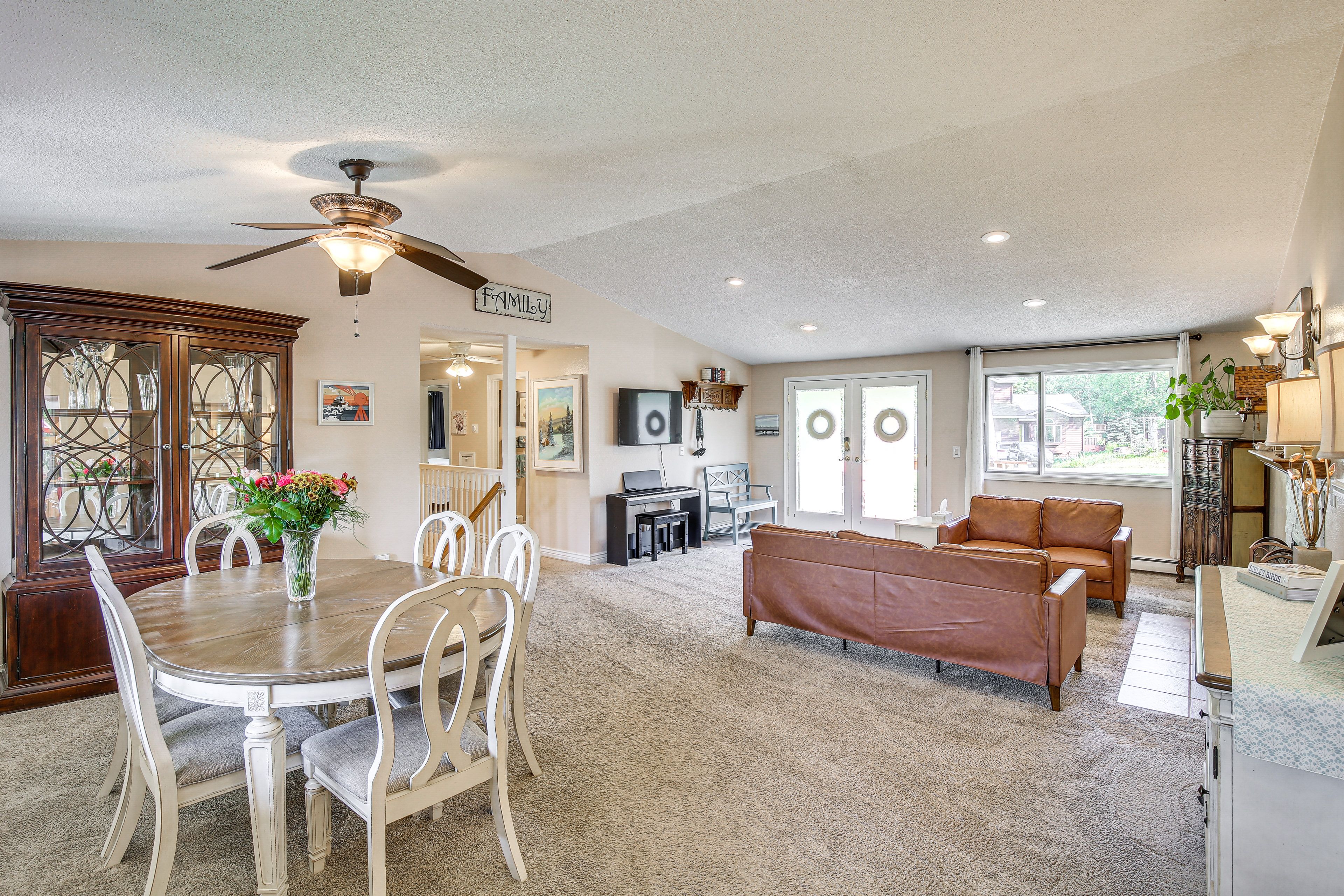 Dining Area | Main Floor | Dishware & Flatware Provided