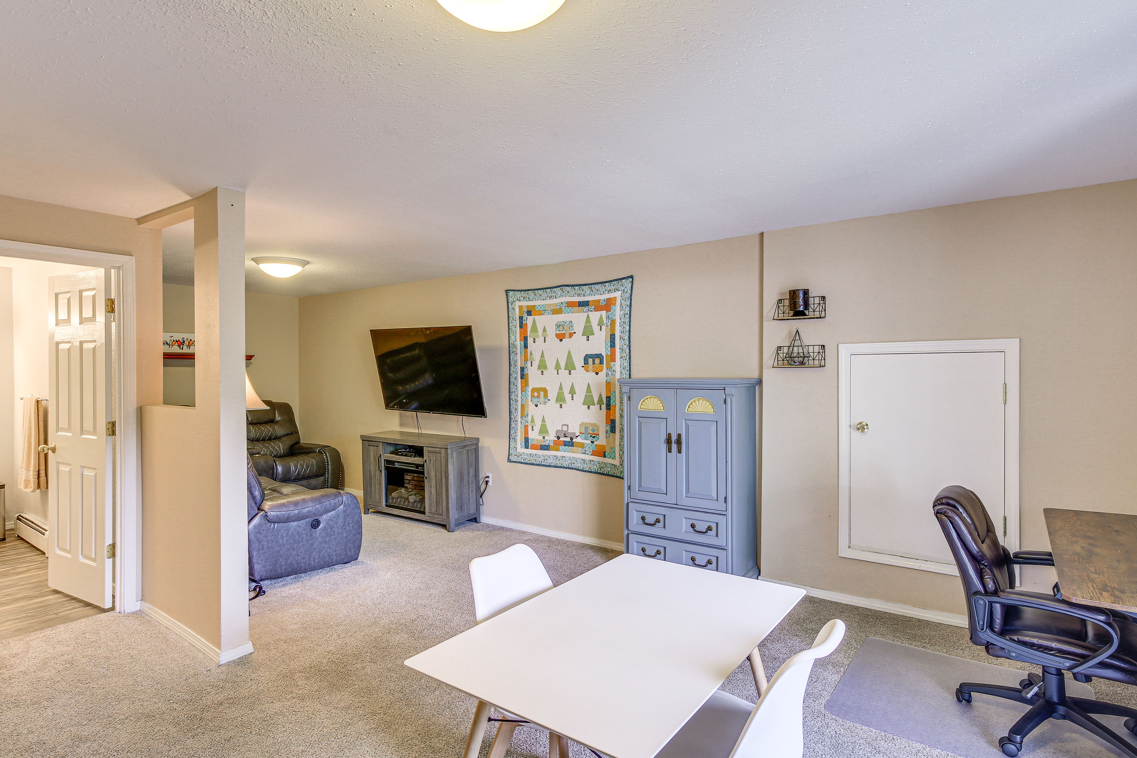 Den | Basement | Smart TV | Office Desk | Board Games
