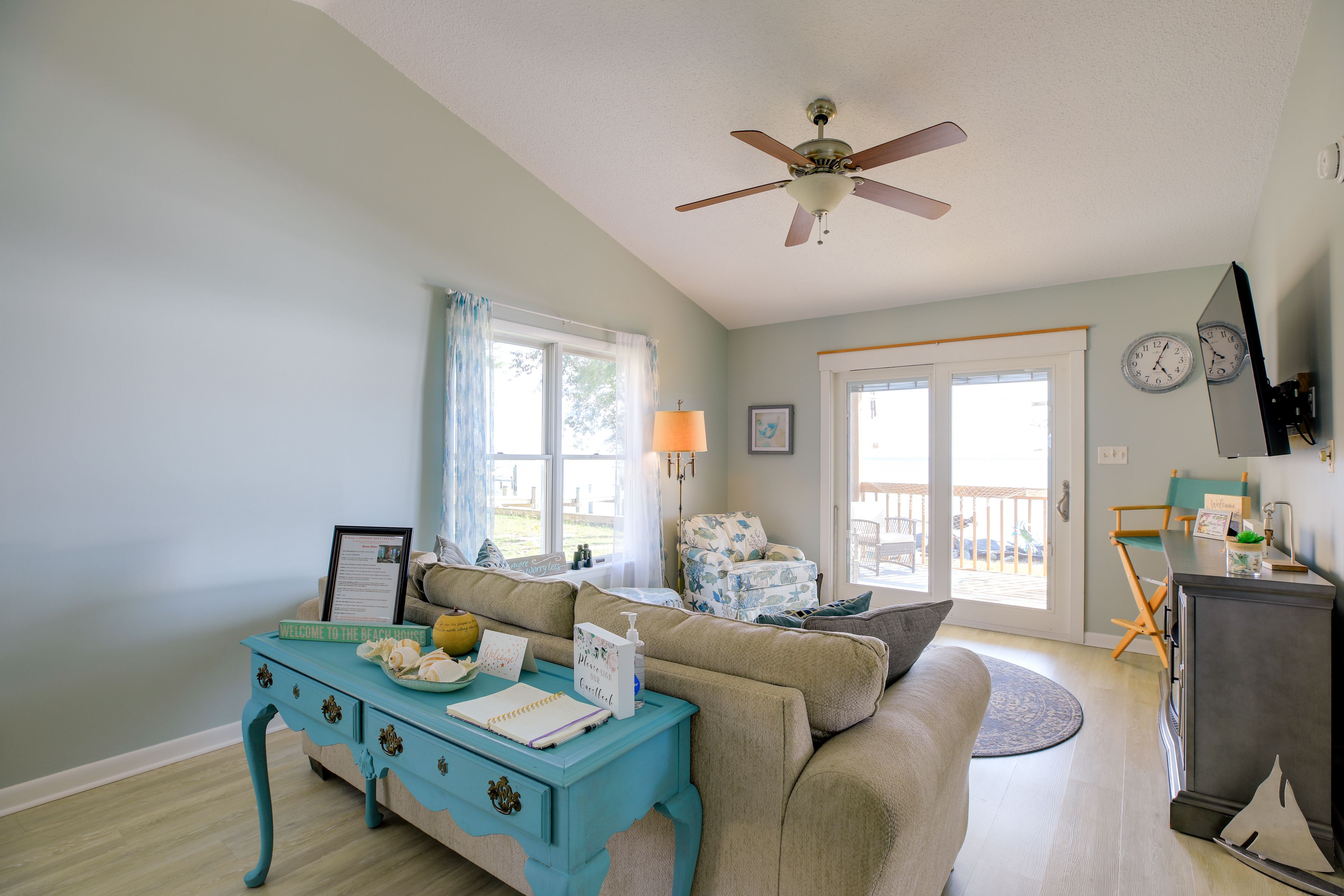 Living Room | Flat-Screen TV | Electric Fireplace | Books