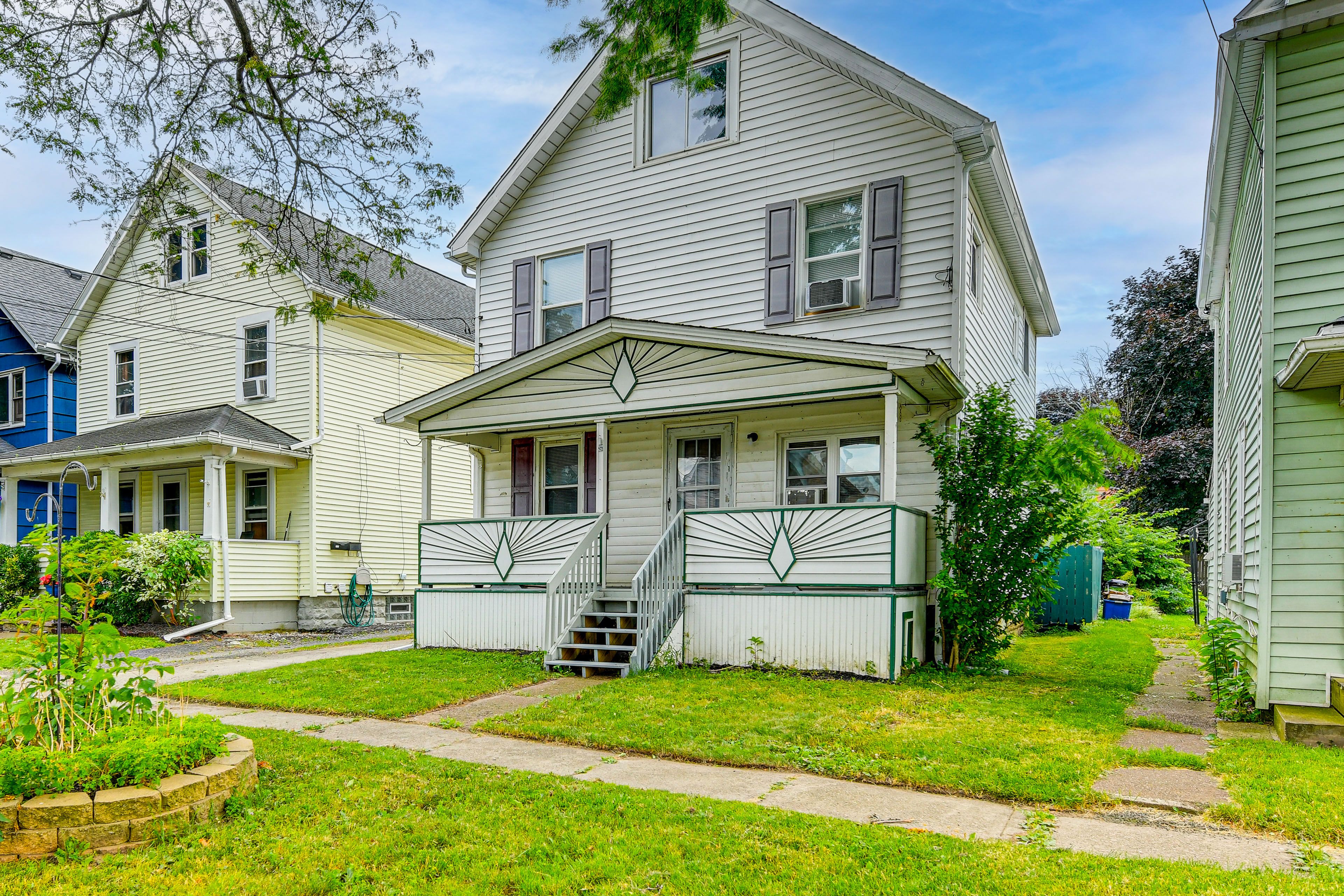 North Tonawanda Vacation Rental | 2BR | 1BA | 850 Sq Ft | Stairs Required