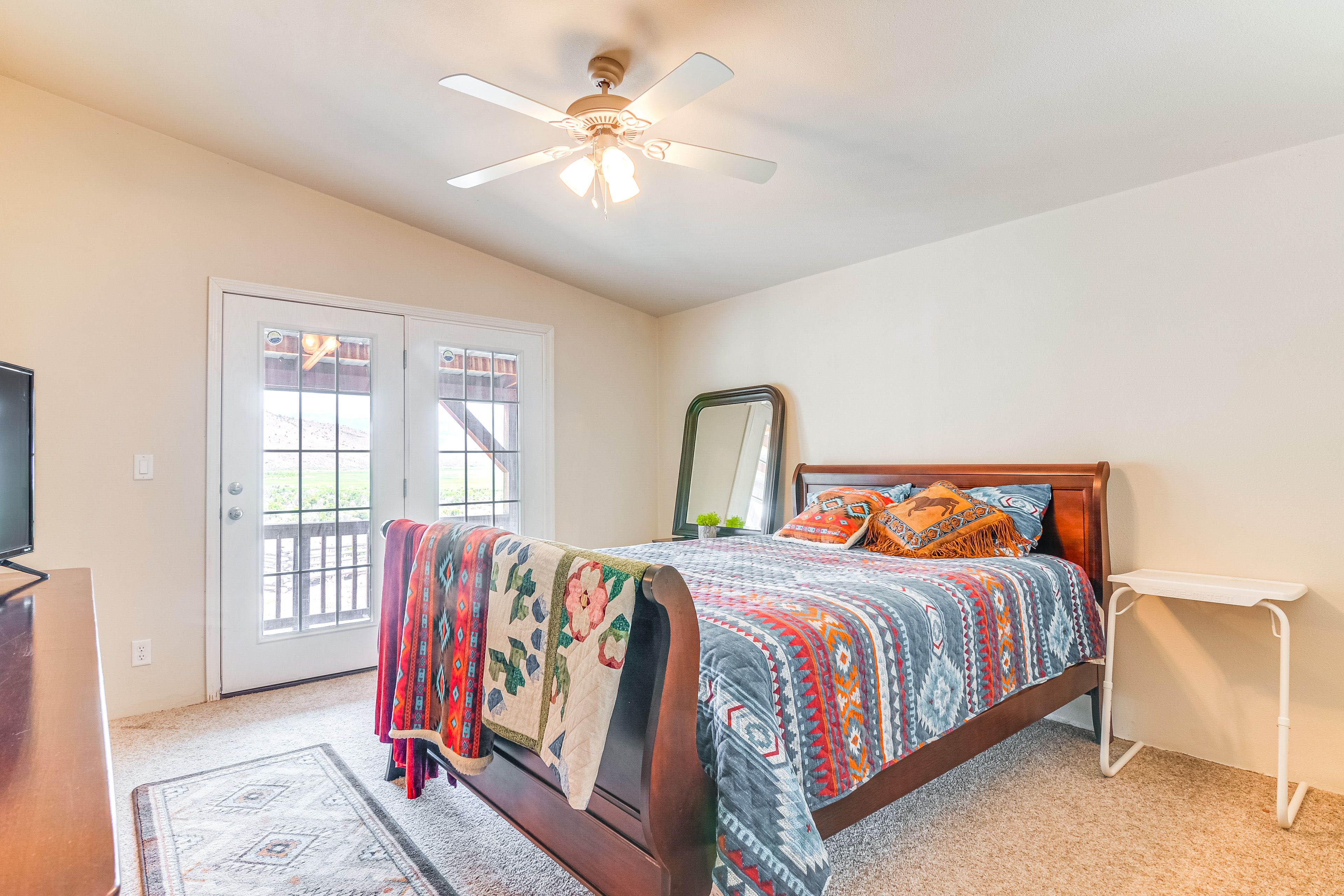Bedroom 1 | Queen Bed