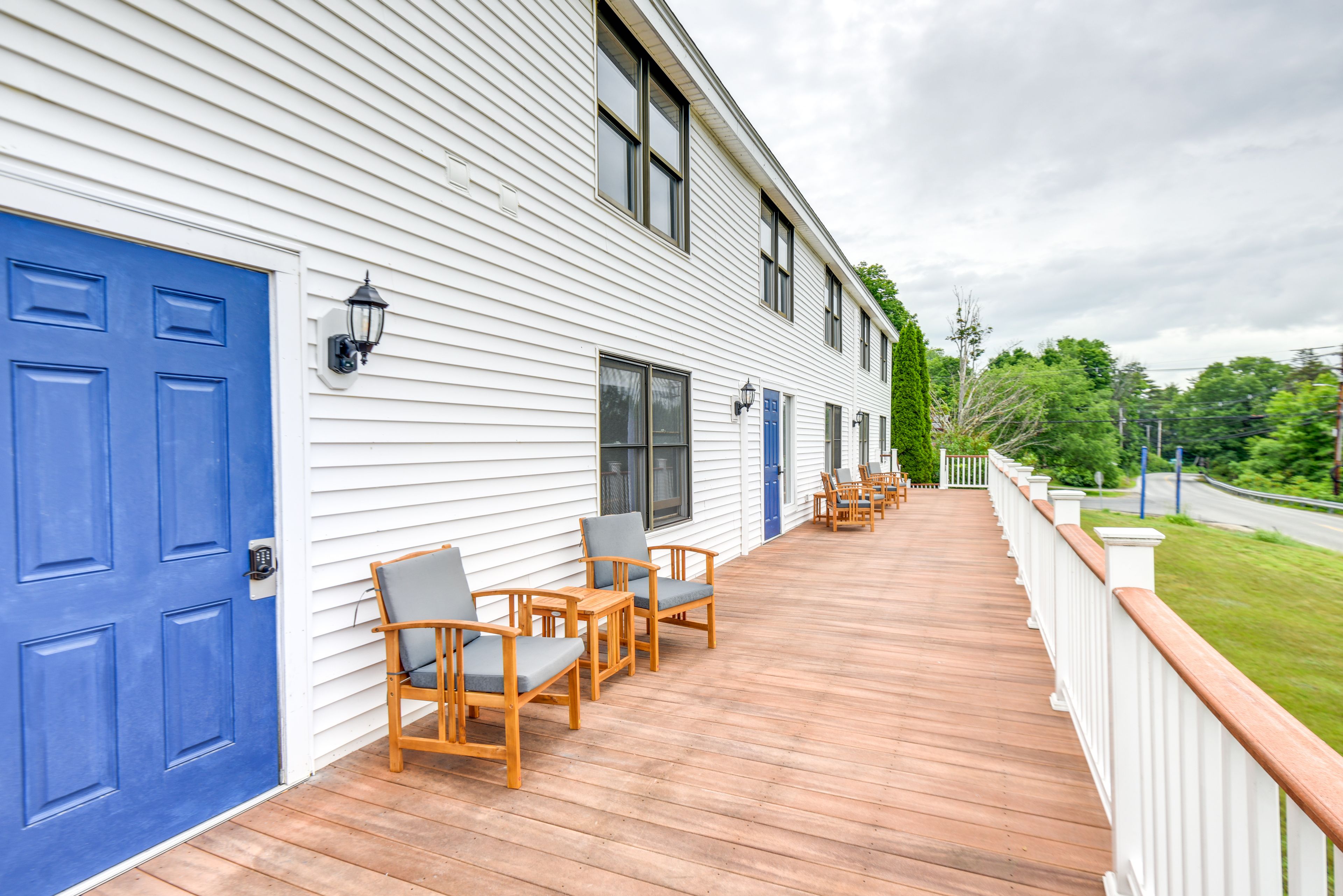 Front Entry | Deck